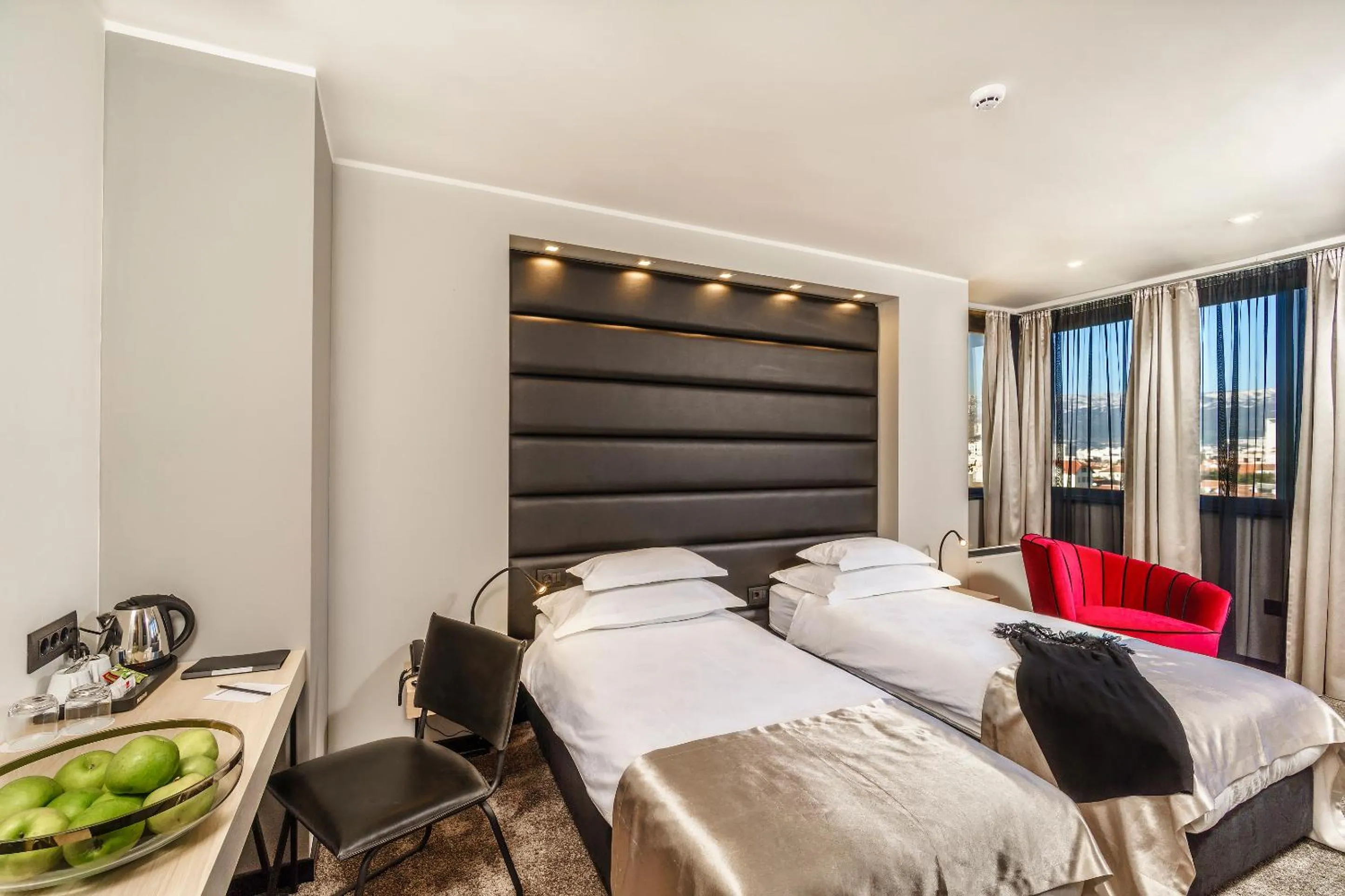 Seating area, Bed in The View Luxury Rooms