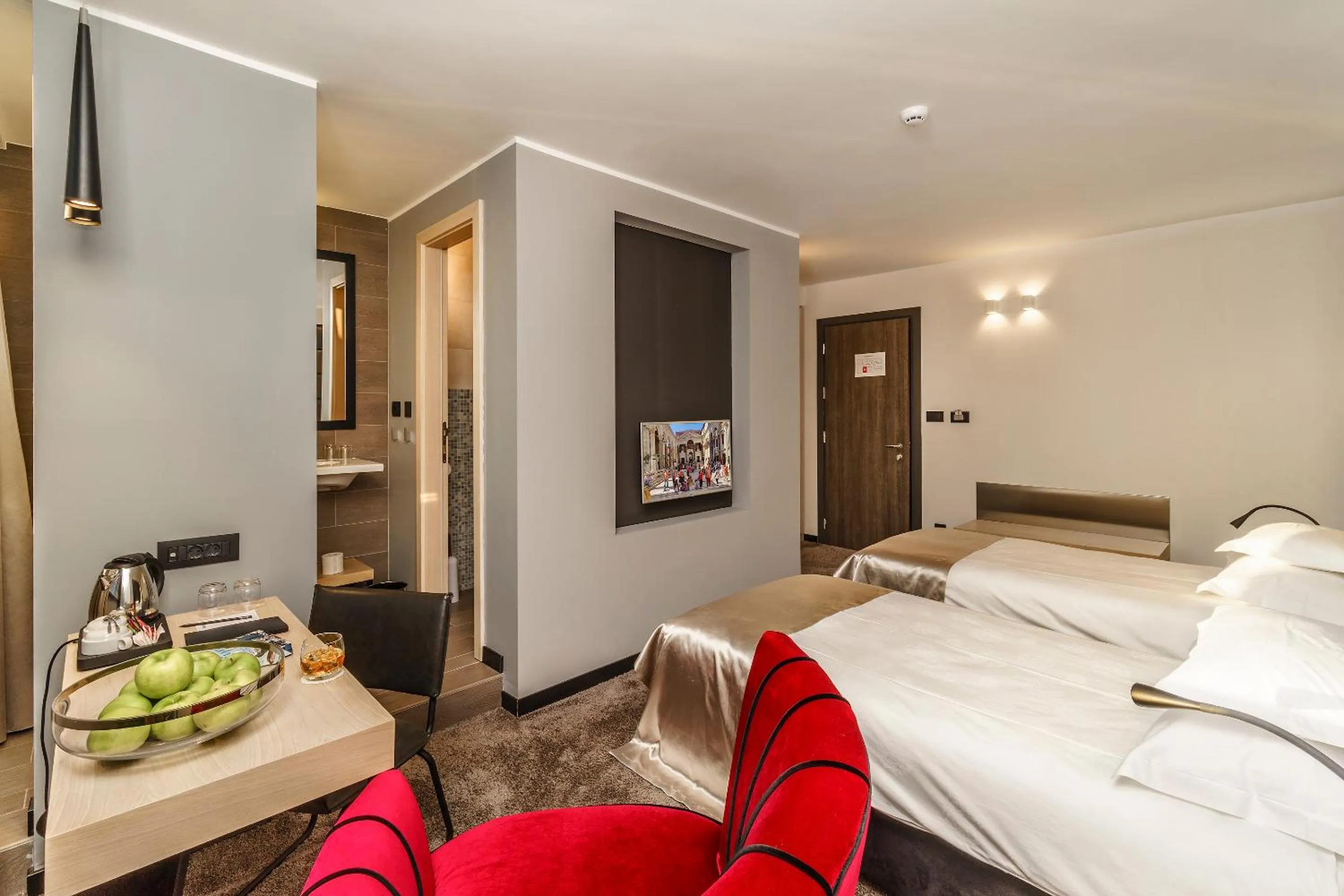 Seating area, Bed in The View Luxury Rooms