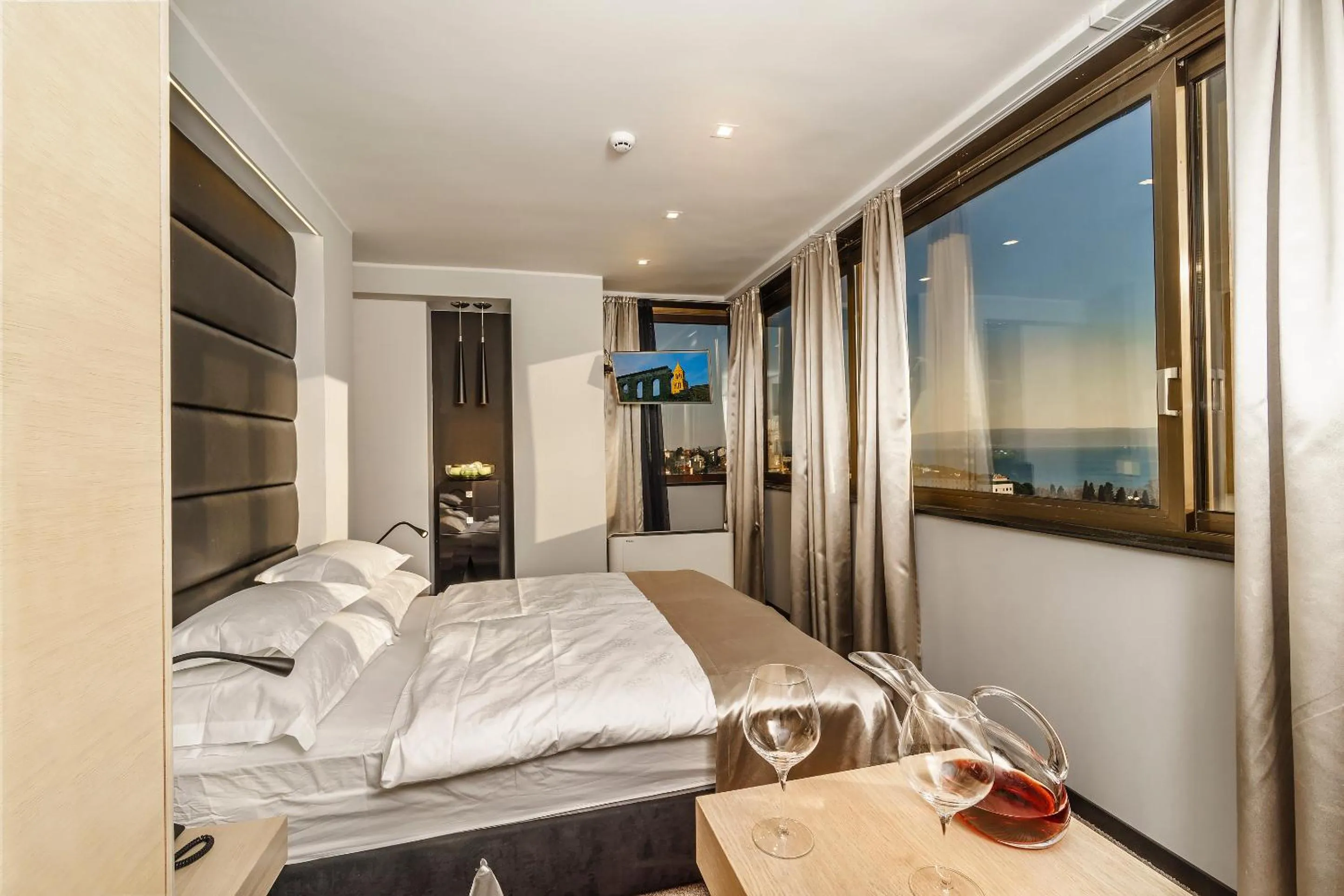 Bedroom, Bed in The View Luxury Rooms