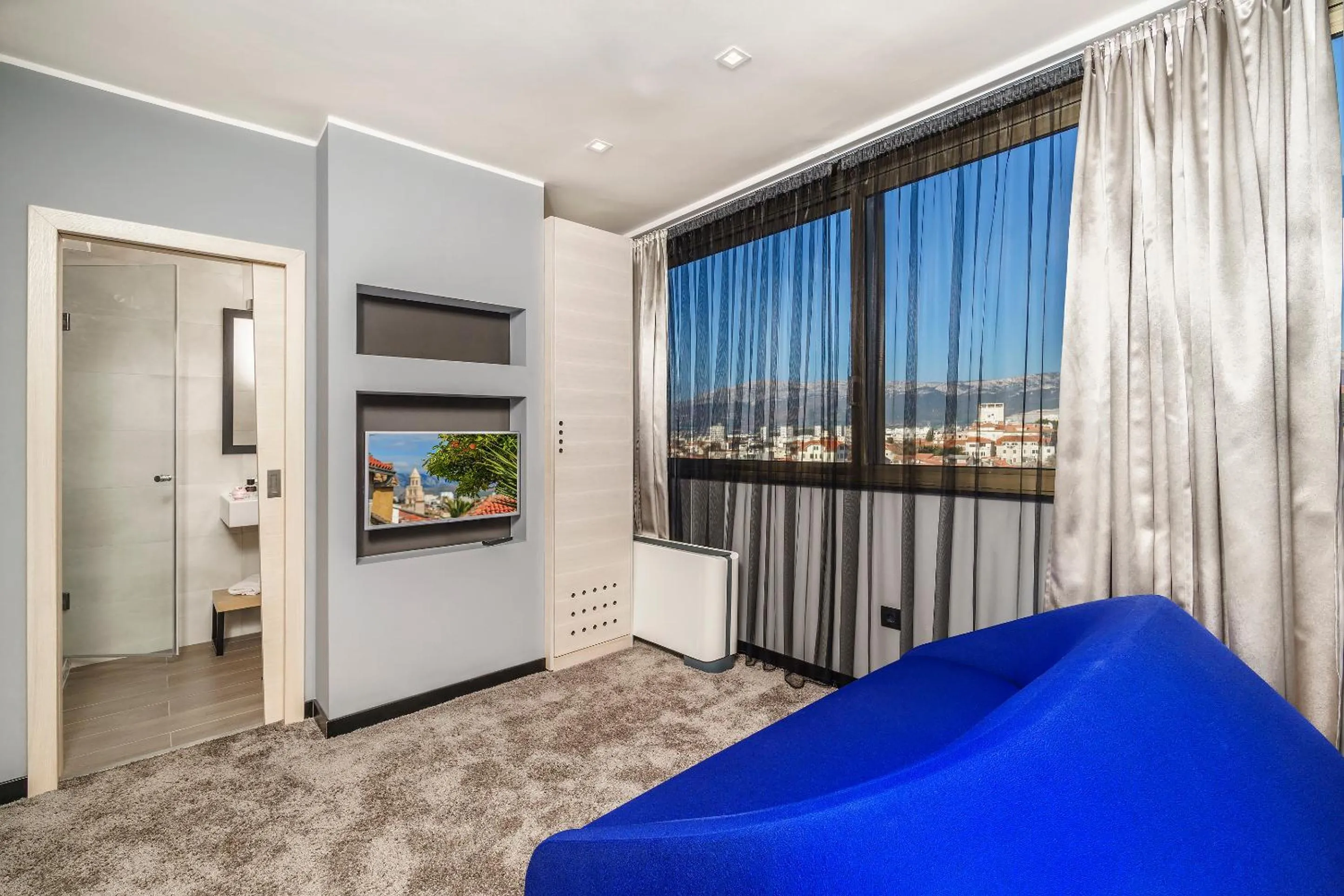 Living room, Bed in The View Luxury Rooms