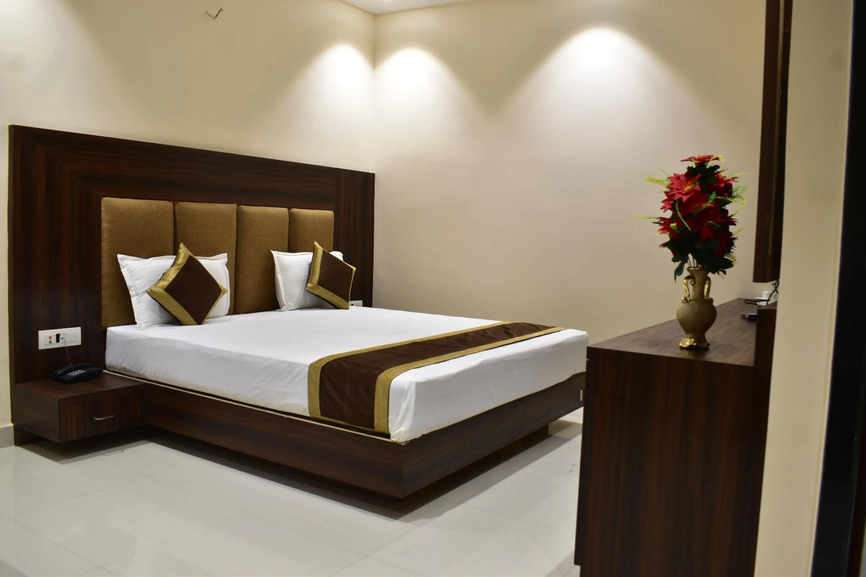 Bed in Hotel Kusum Palace