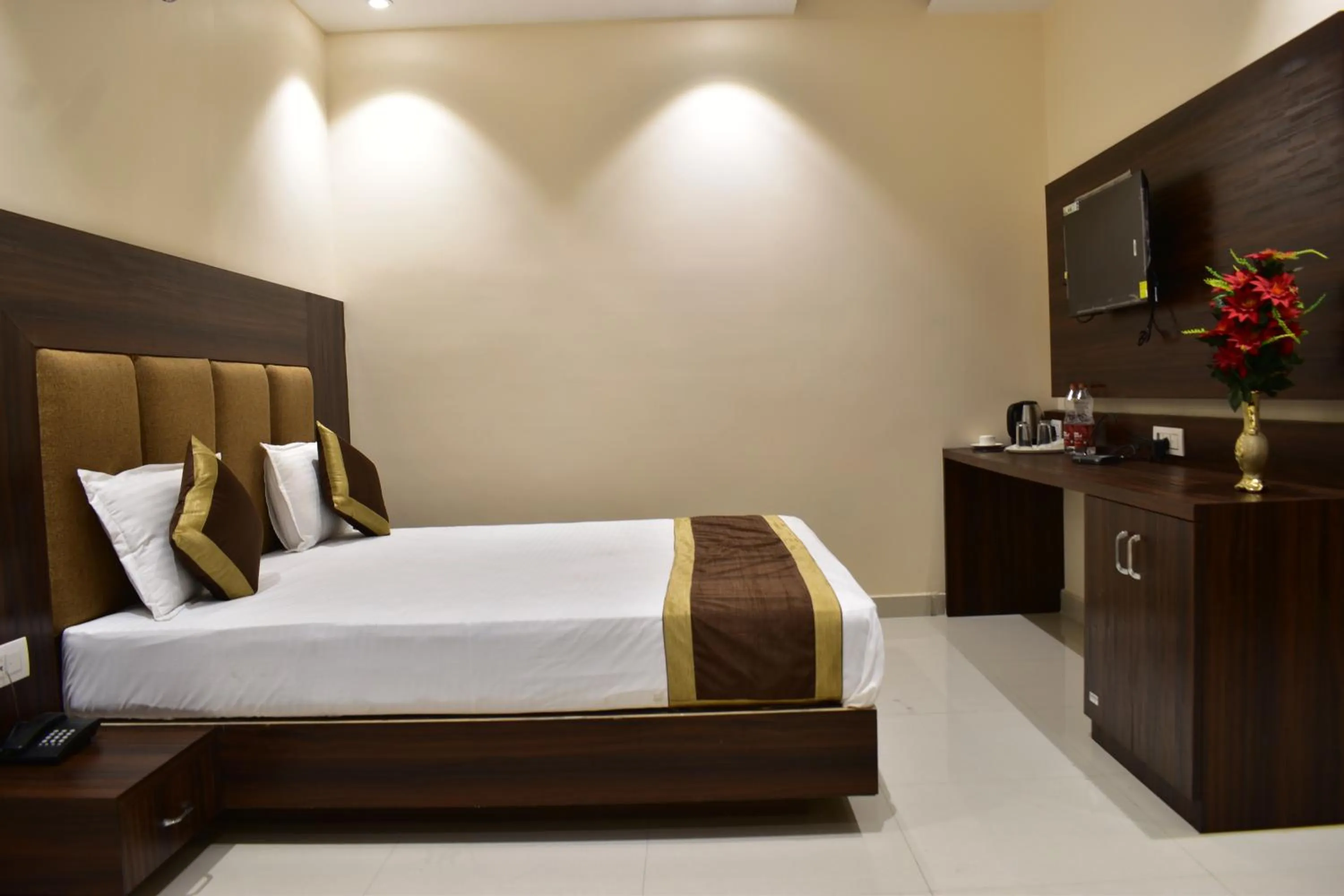 Bed in Hotel Kusum Palace