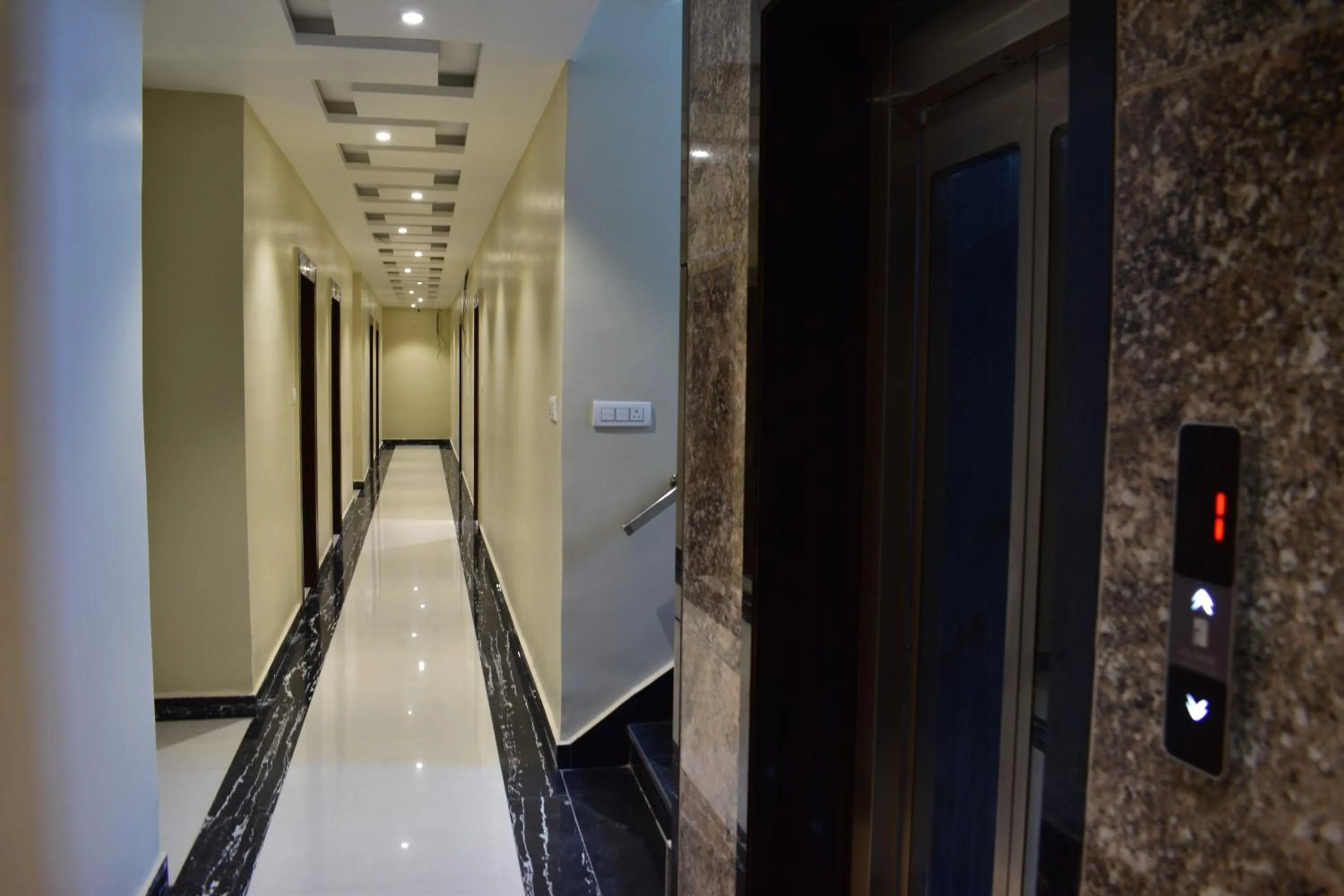 Communal lounge/ TV room in Hotel Kusum Palace