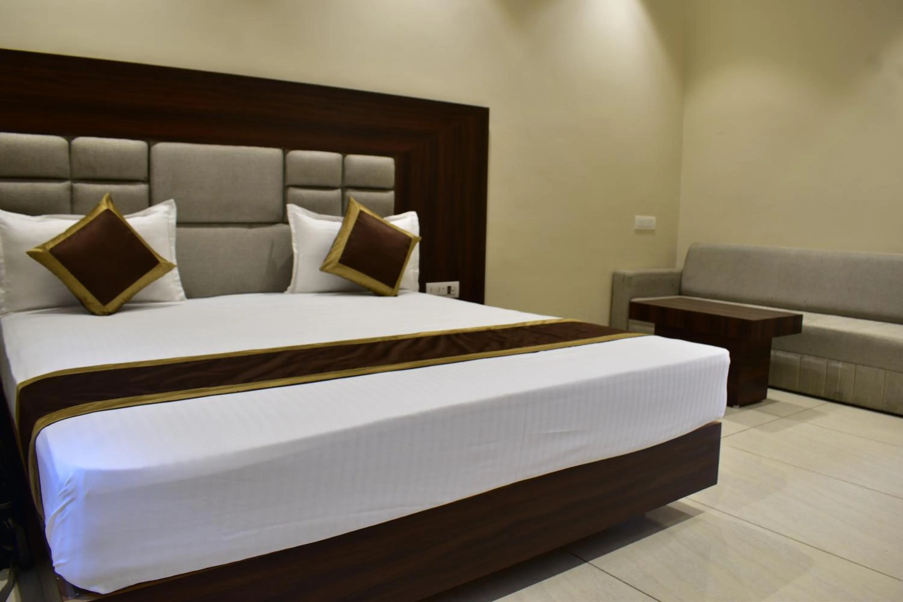 Bed in Hotel Kusum Palace