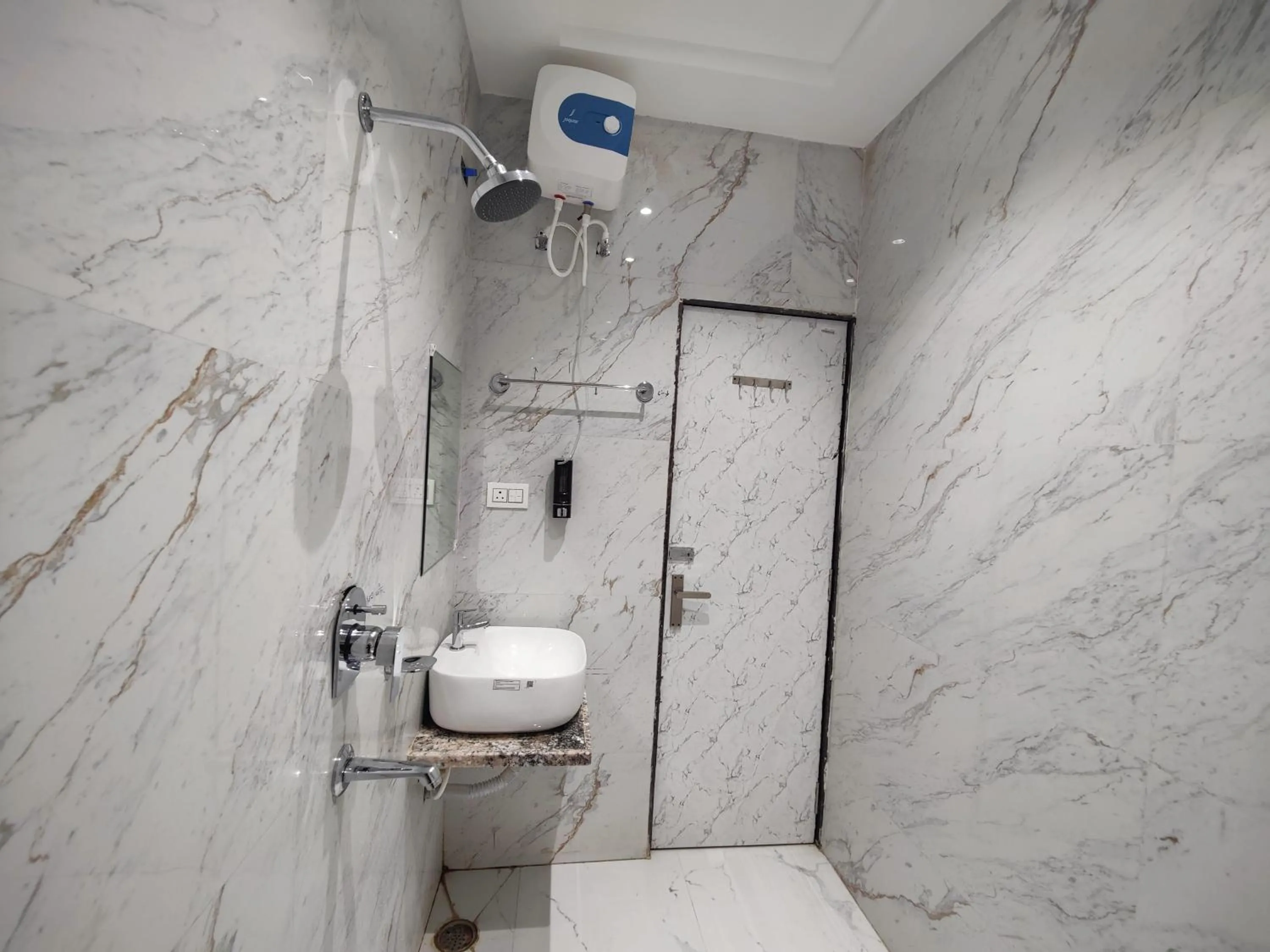 Shower in Hotel Kusum Palace