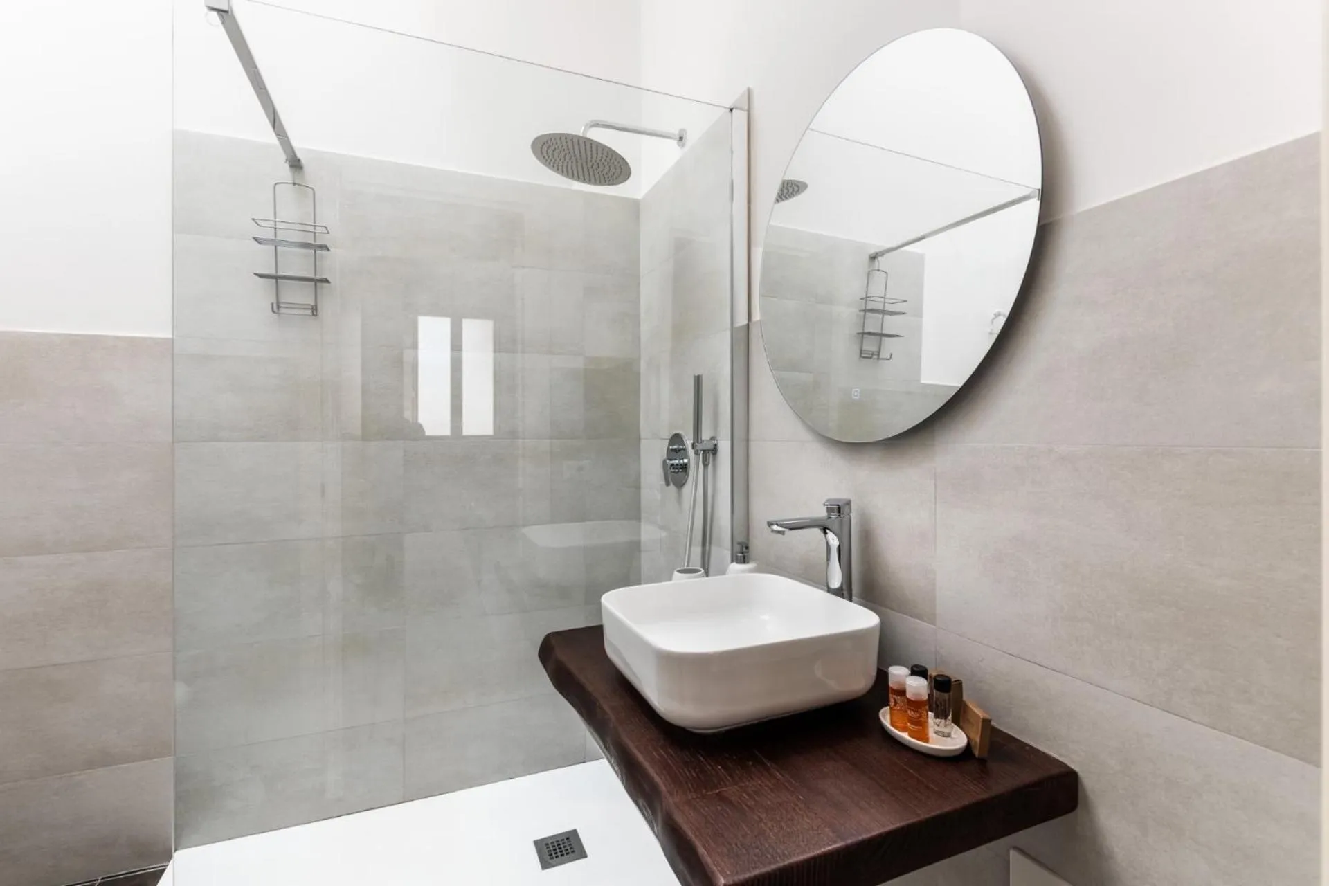 Shower in Morfeo Charming Rooms & Relax