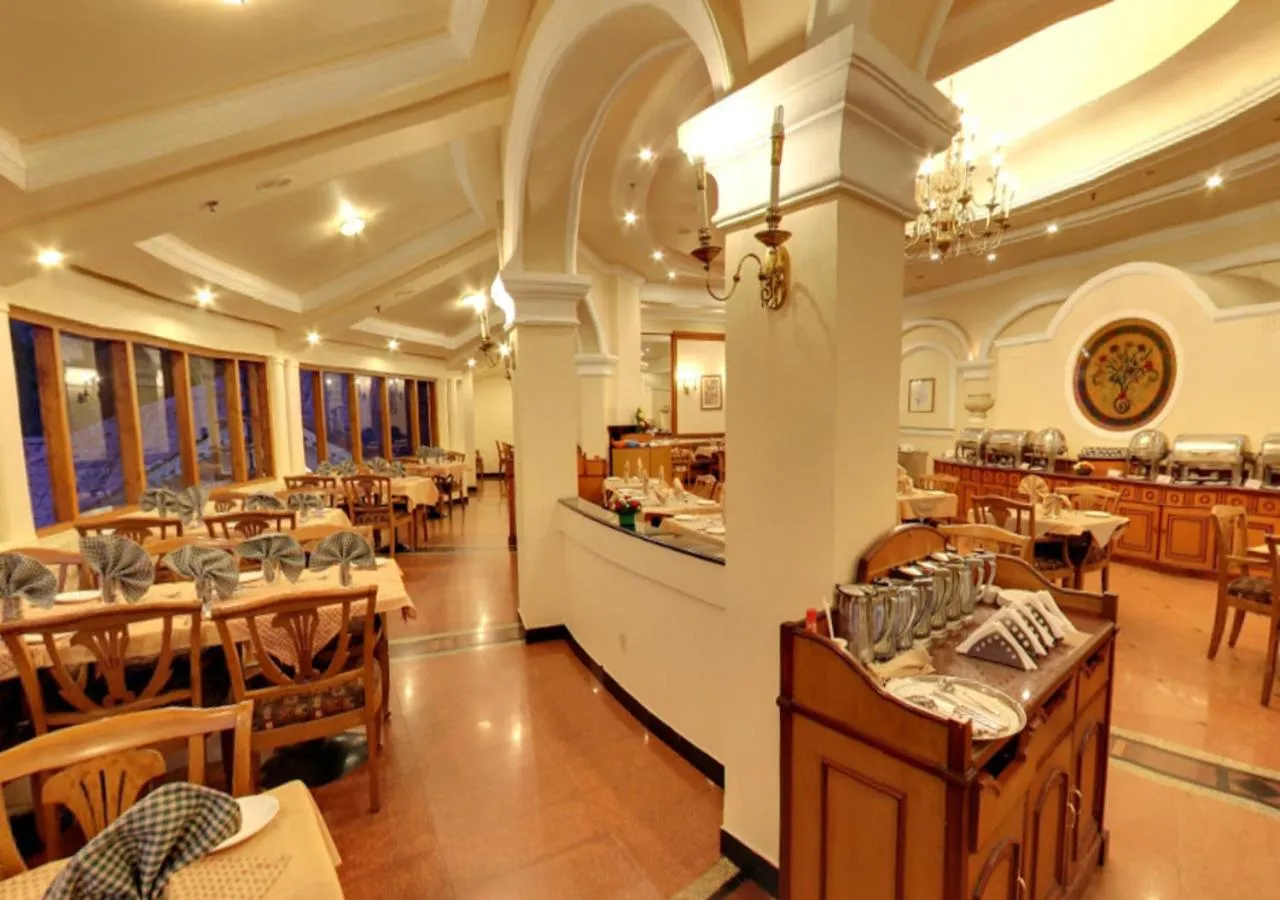 Restaurant/places to eat in KTDC Tea county