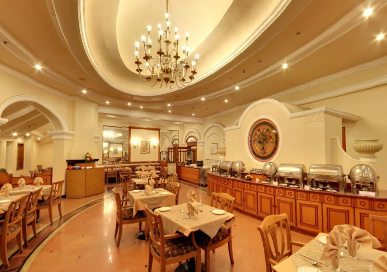 Restaurant/places to eat in KTDC Tea county