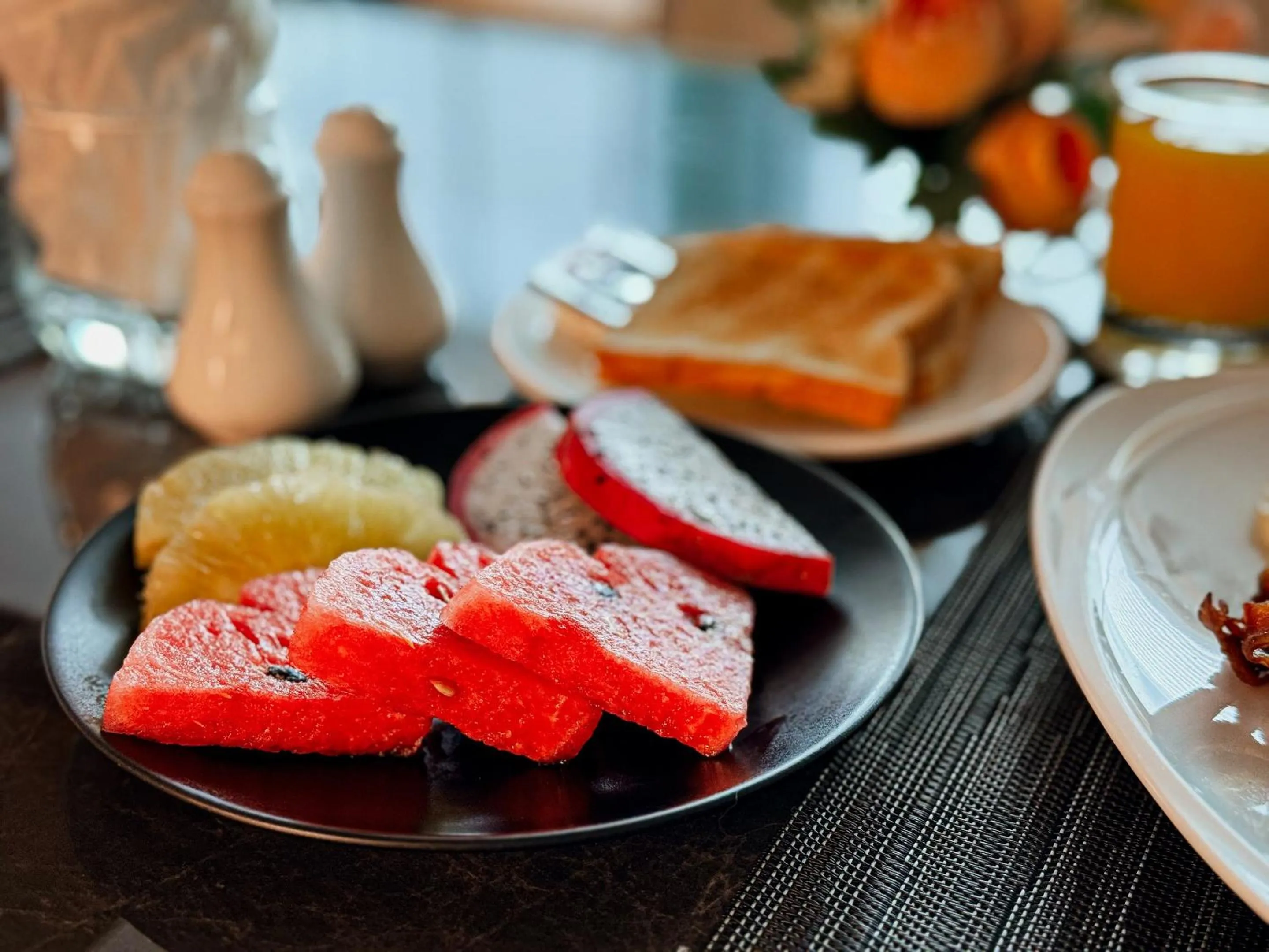 Food and drinks in iCheck inn Residences Patong