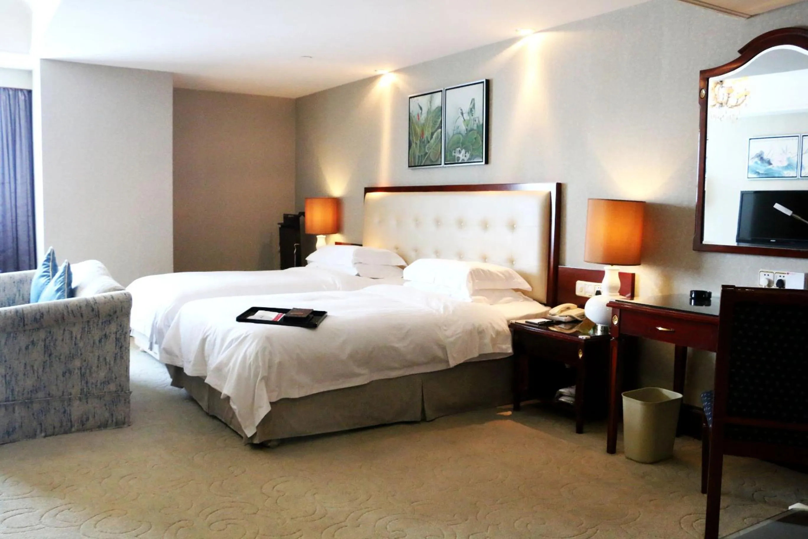 Bed in Ramada Plaza Tianlu Hotel