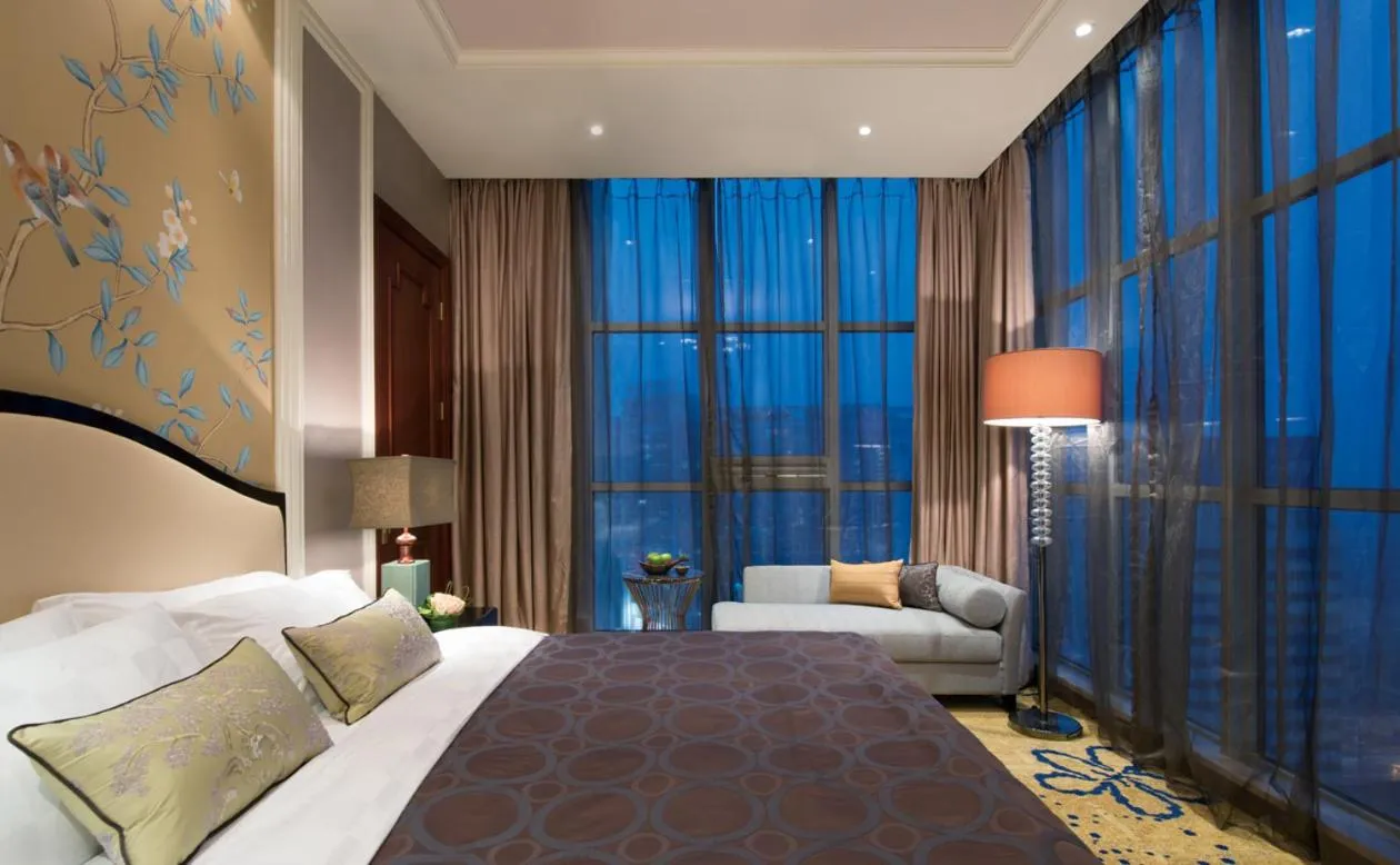 Bed in Ramada Plaza Tianlu Hotel