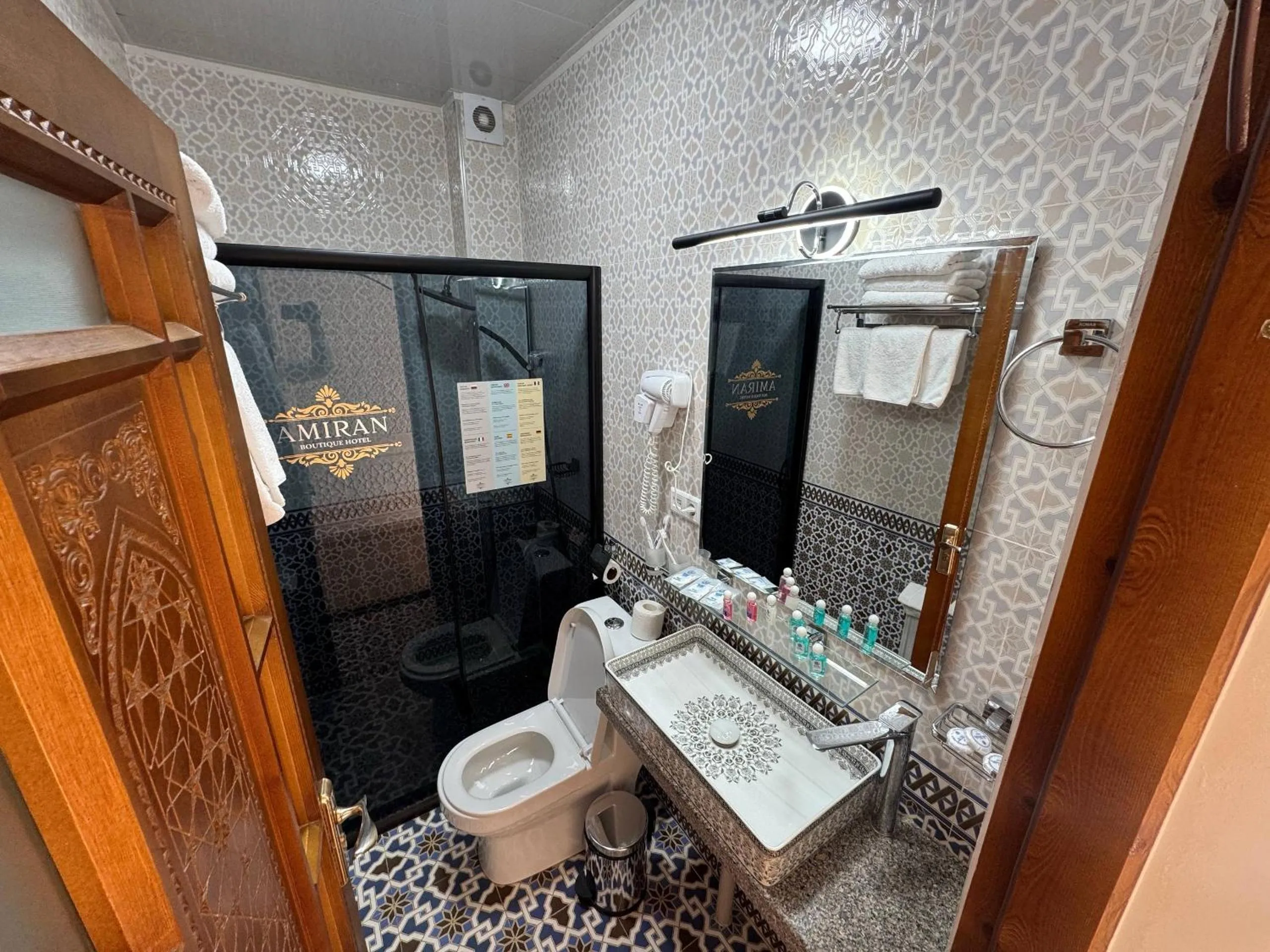 Shower in AMIRAN Boutique