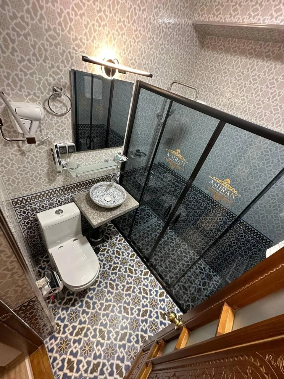 Shower in AMIRAN Boutique