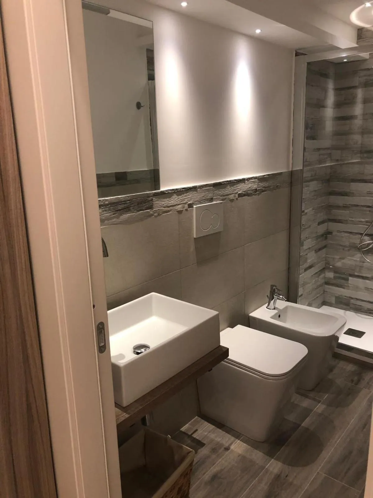 Shower in Maison D'Art