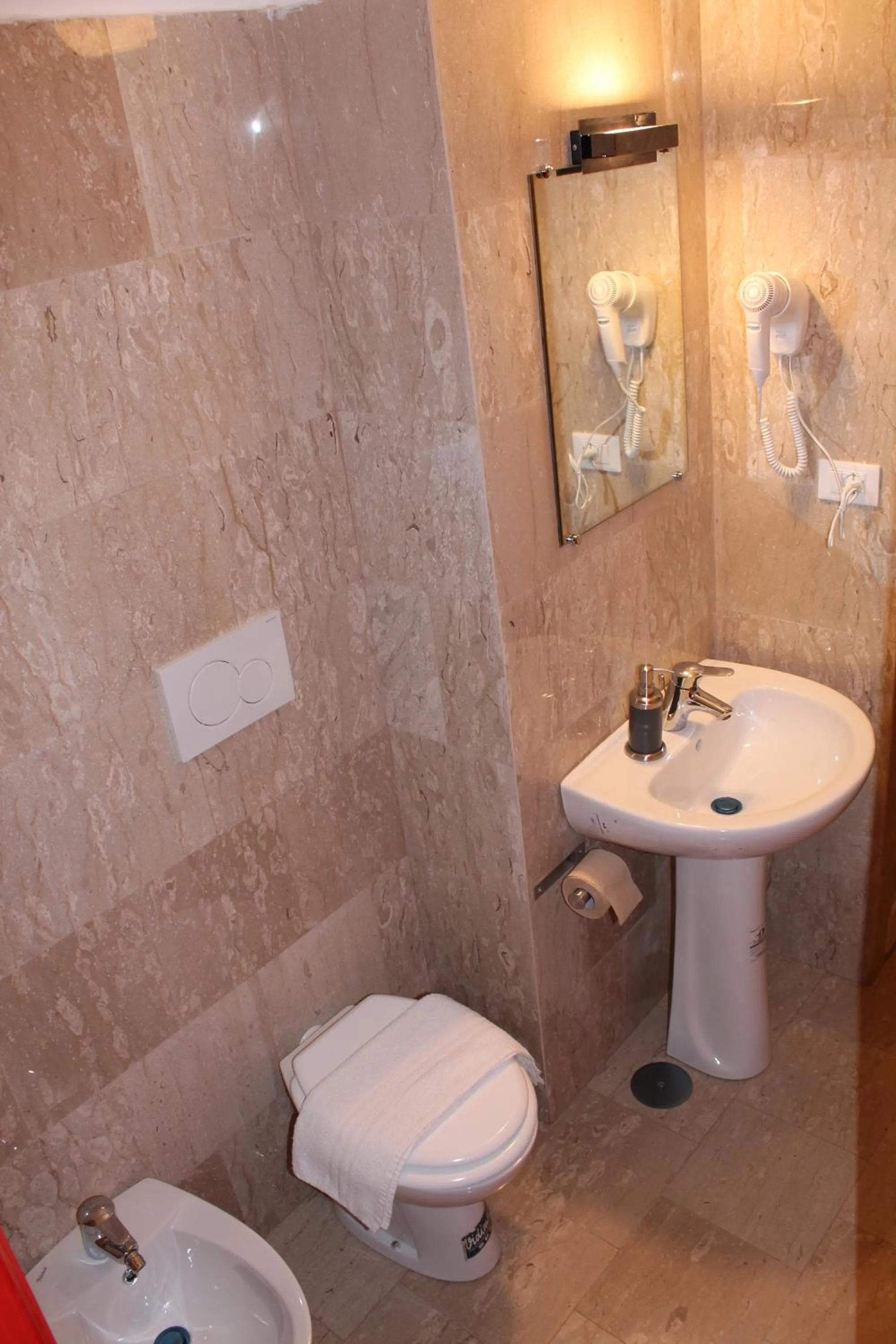 Toilet in Roma Art Rooms