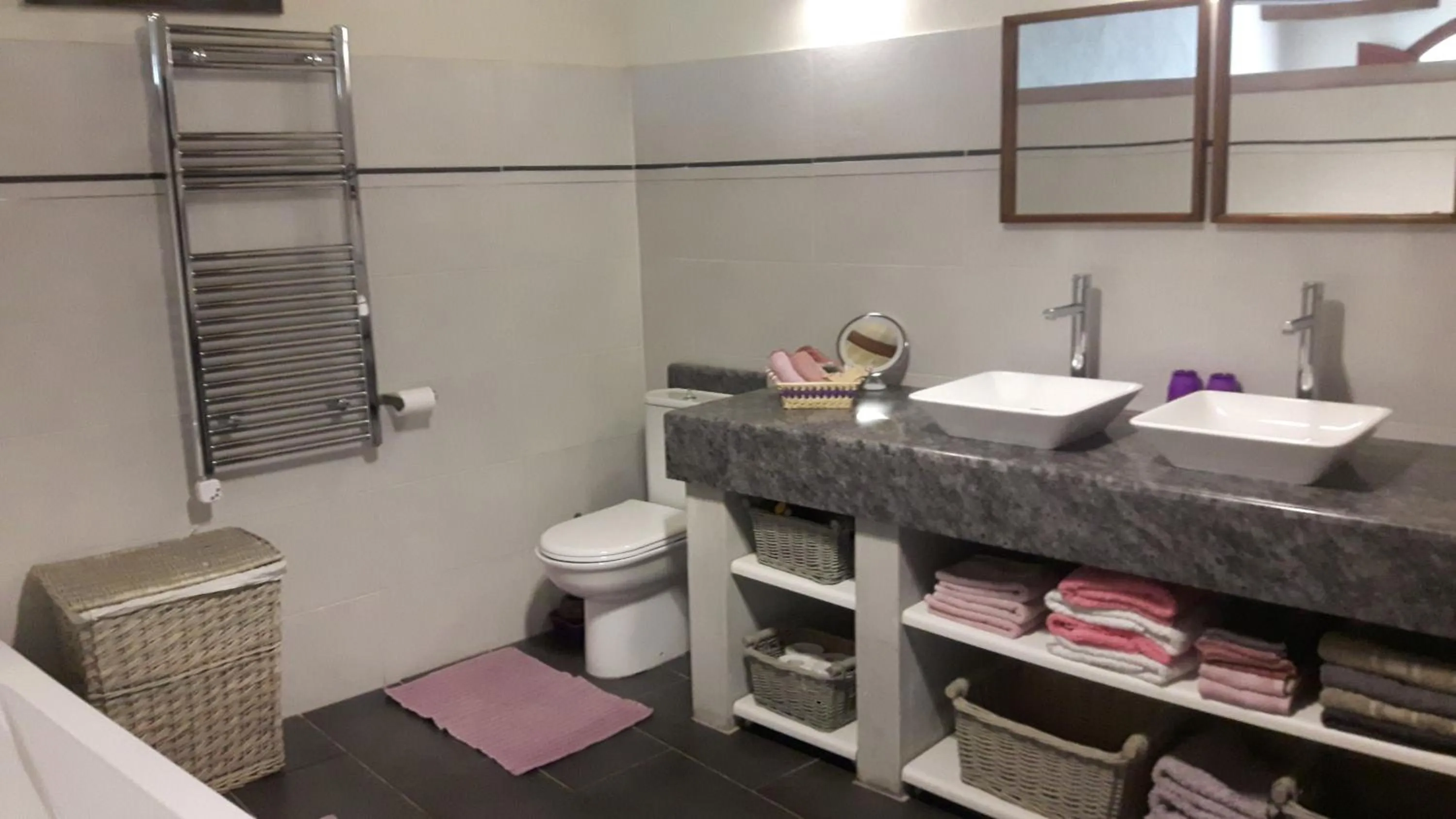 Shower in Charming B&B Dar Ta Zeppi