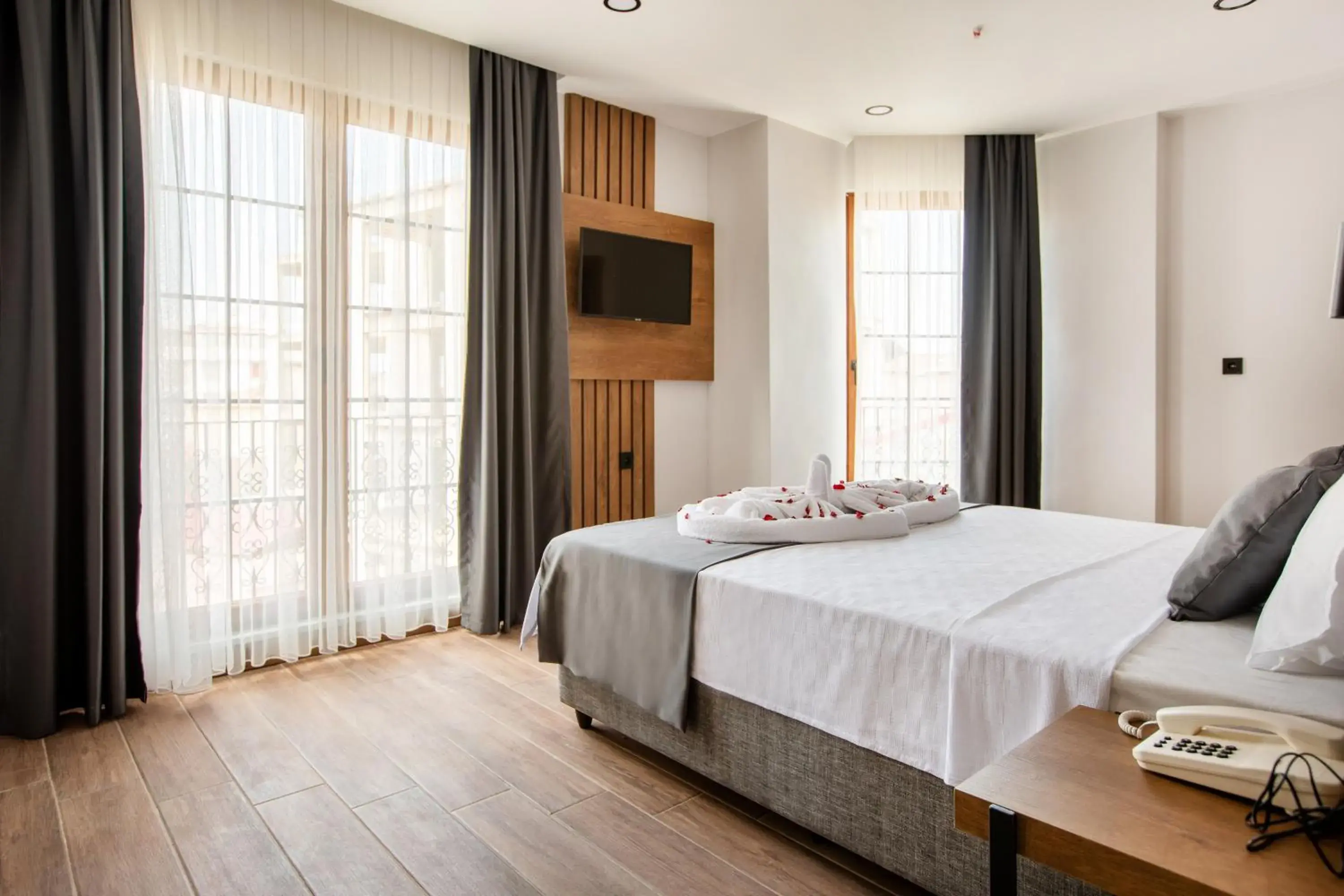 Deluxe Double Room with Extra Bed in Grand Business Hotel Deluxe Double Room with Extra Bed in Grand Business Hotel