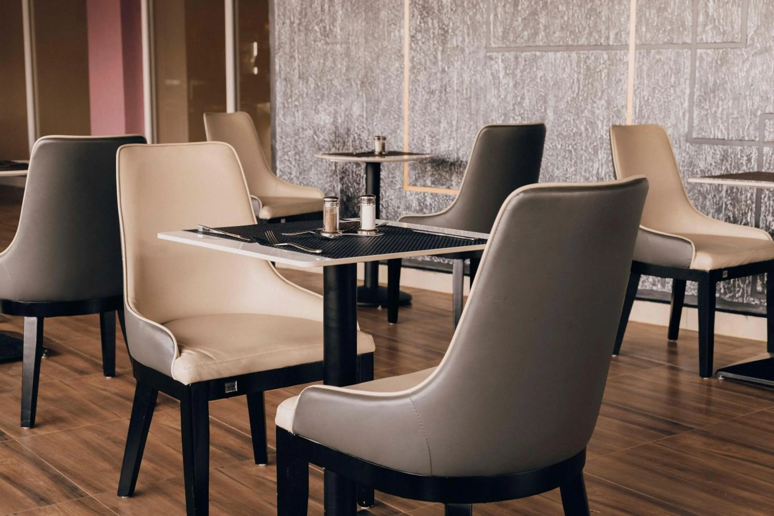 The Hut Restaurant & Boutique Hotel