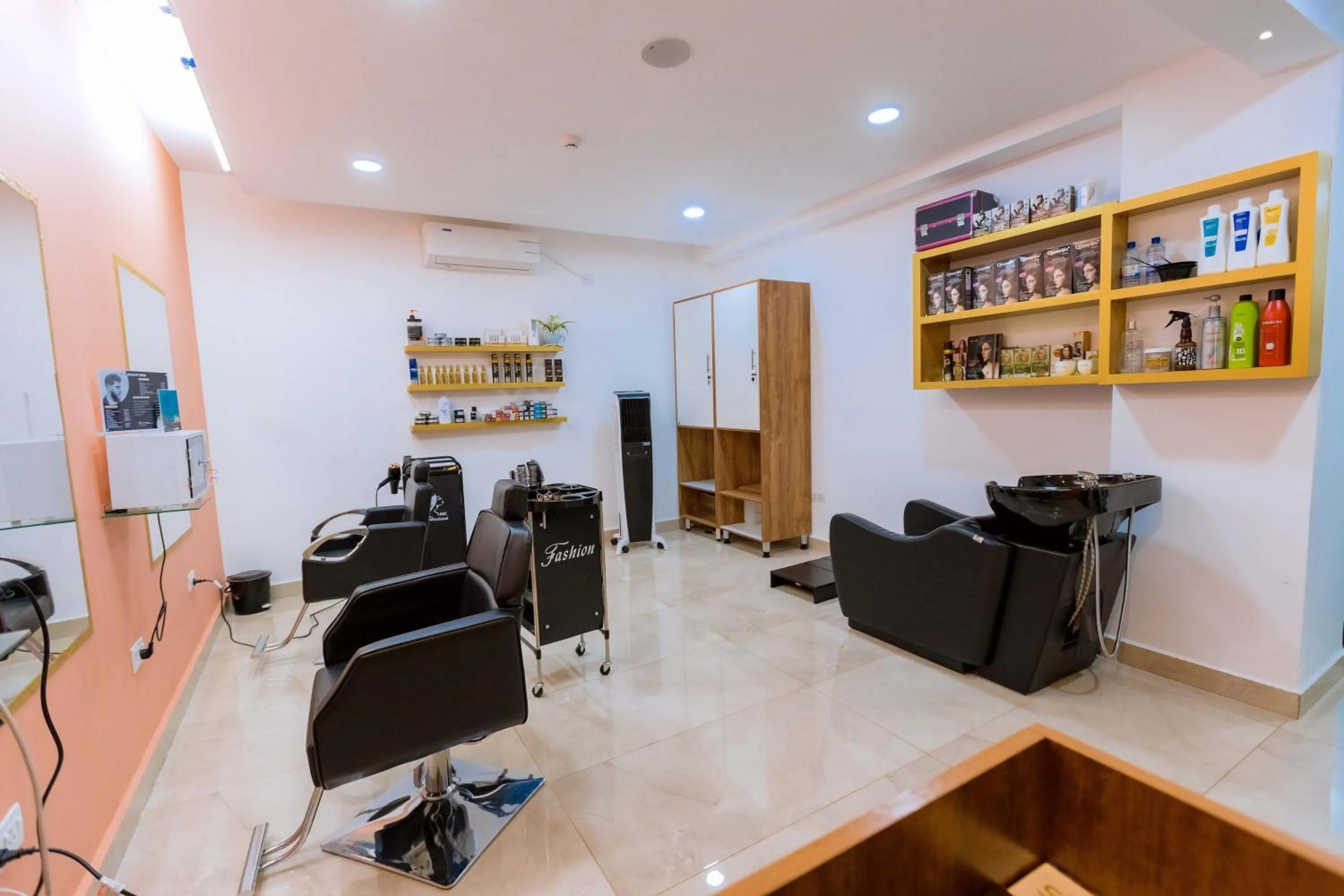 Spa and wellness centre/facilities in The Hut Restaurant & Boutique Hotel