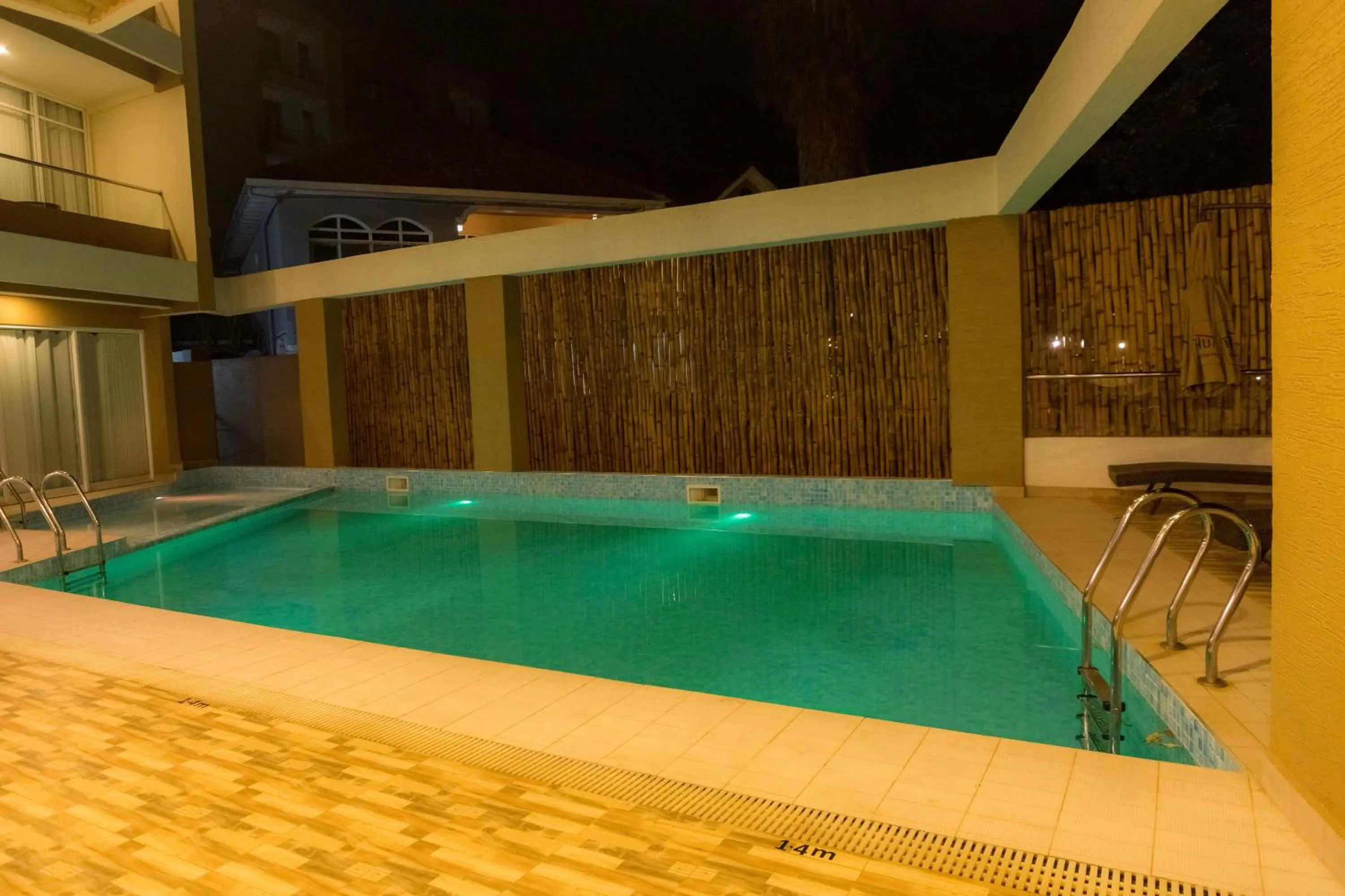 The Hut Restaurant & Boutique Hotel