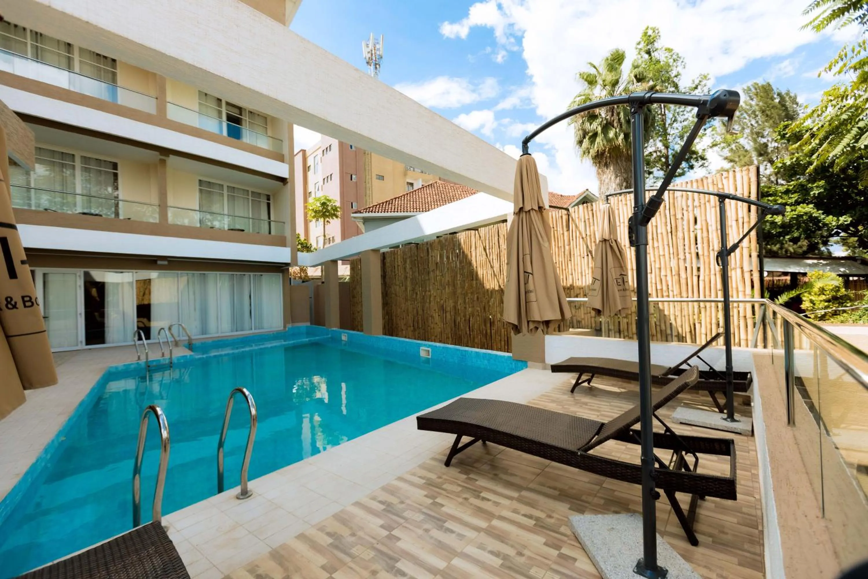 The Hut Restaurant & Boutique Hotel