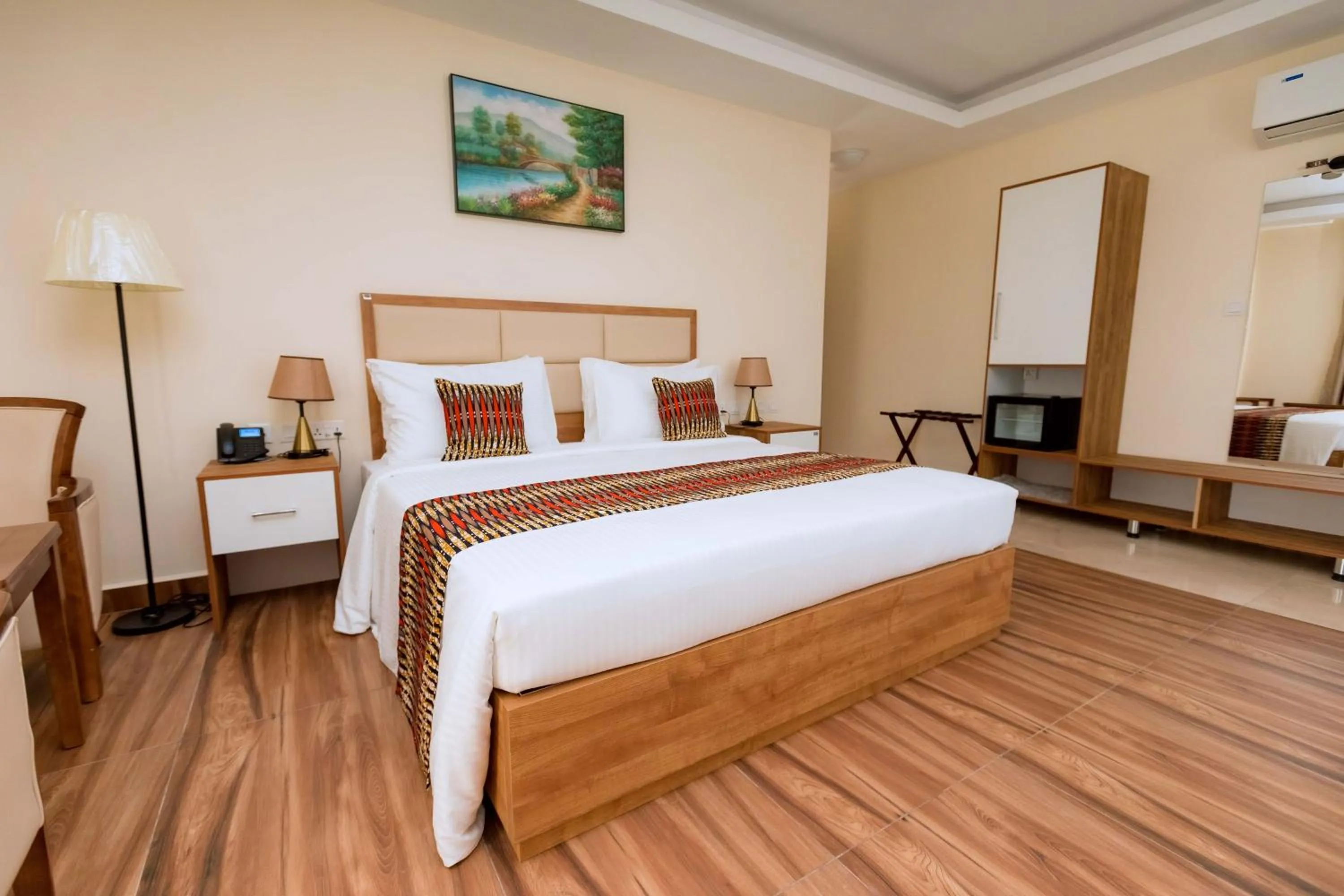 Photo of the whole room, Bed in The Hut Restaurant & Boutique Hotel