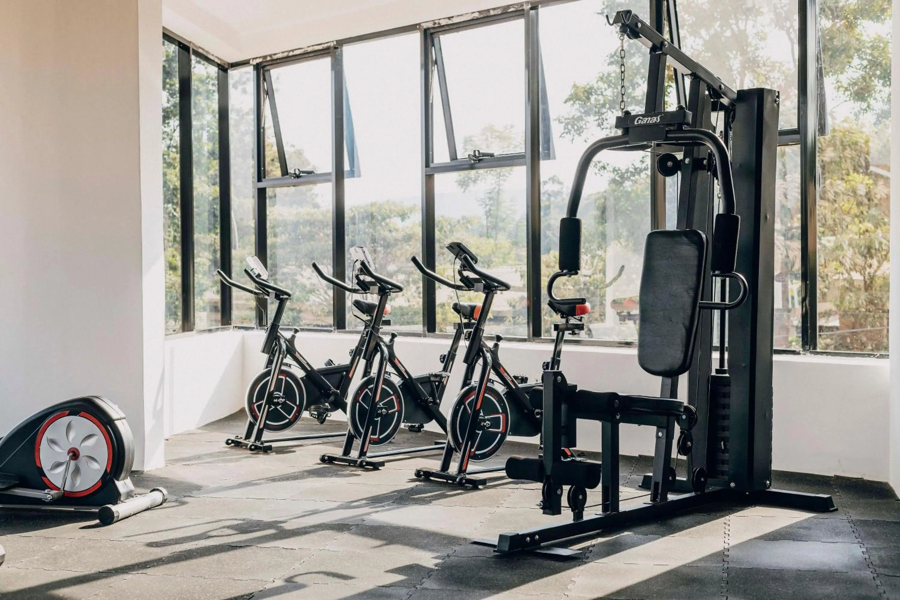 The Hut Restaurant & Boutique Hotel