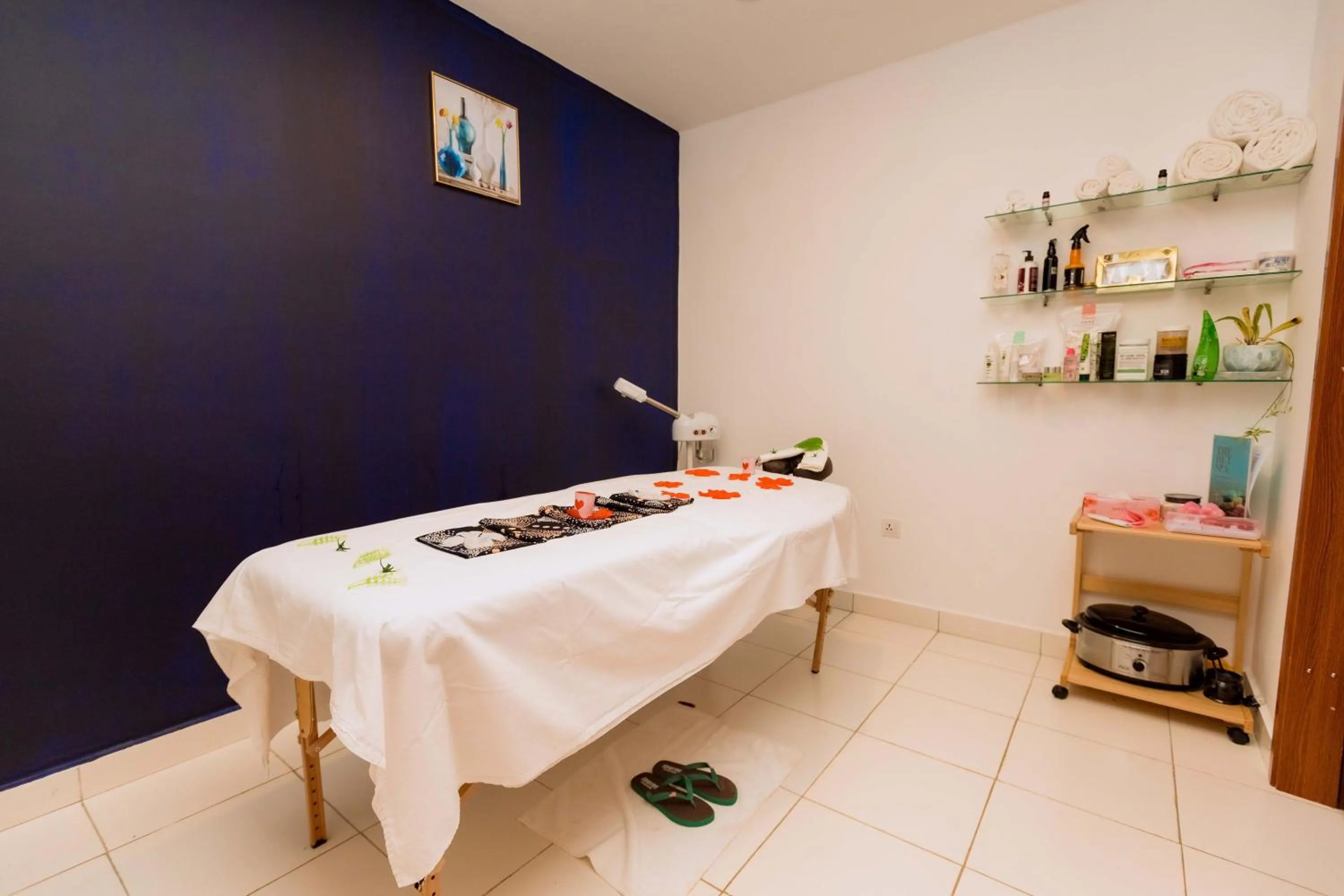 The Hut Restaurant & Boutique Hotel