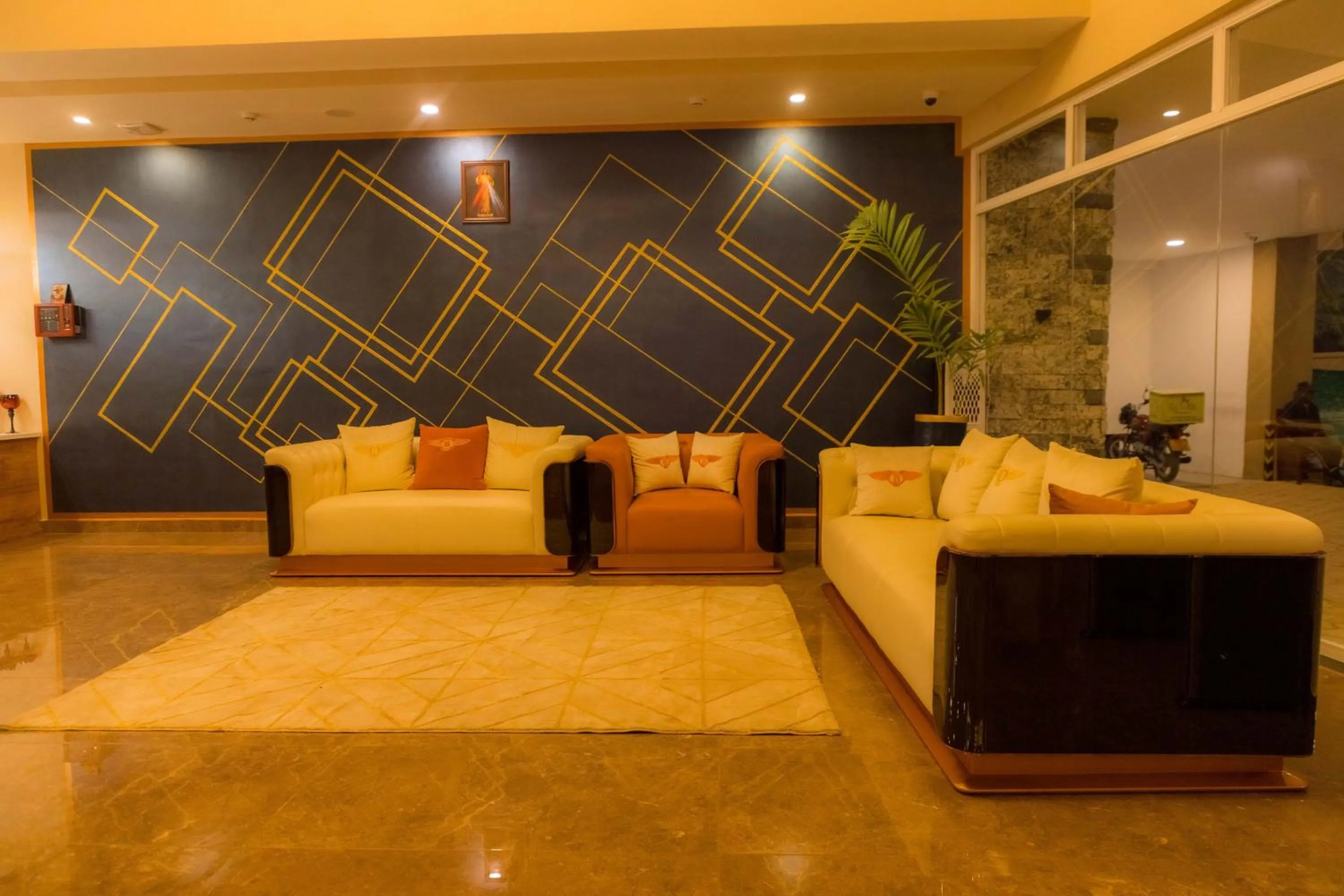 The Hut Restaurant & Boutique Hotel