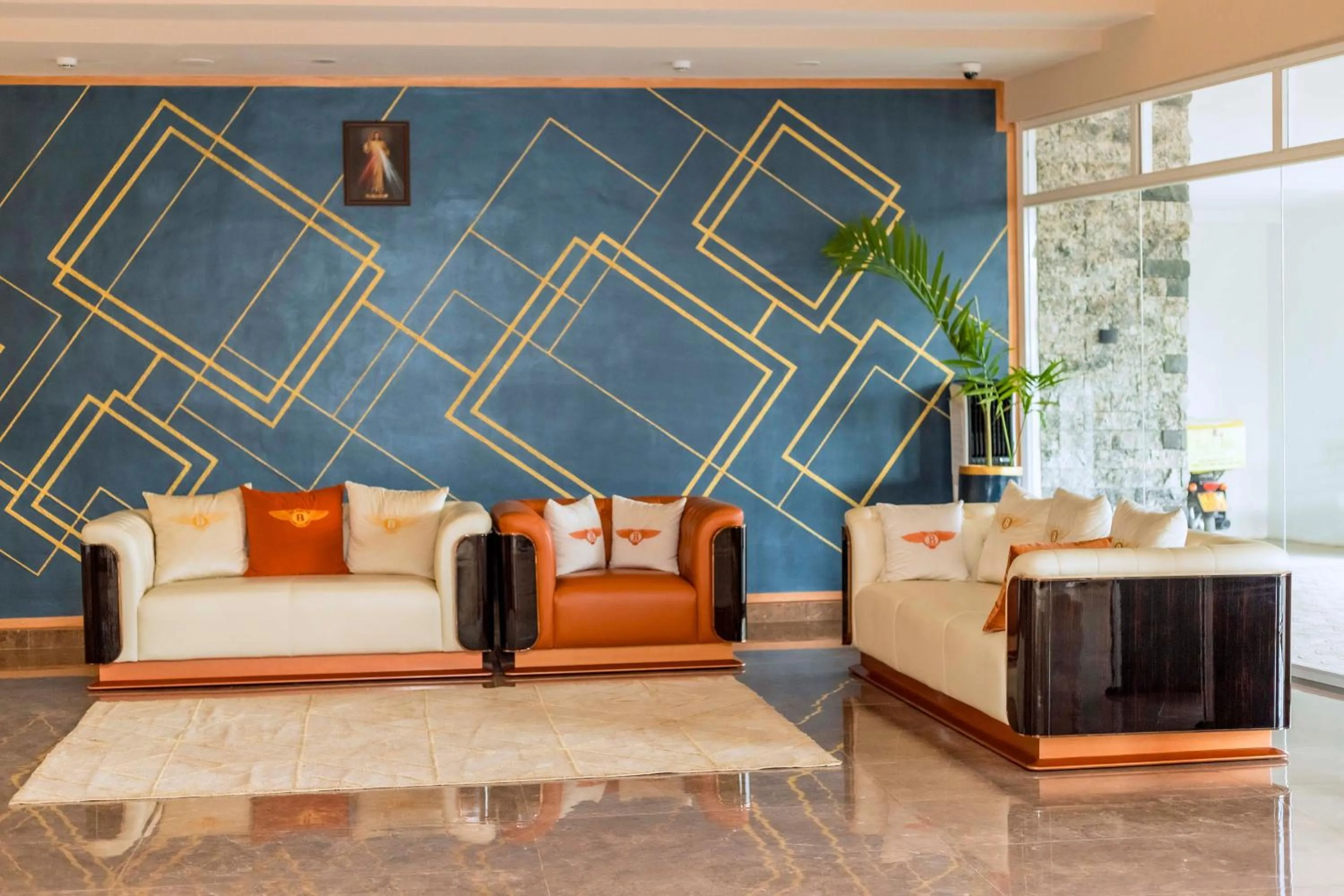 The Hut Restaurant & Boutique Hotel