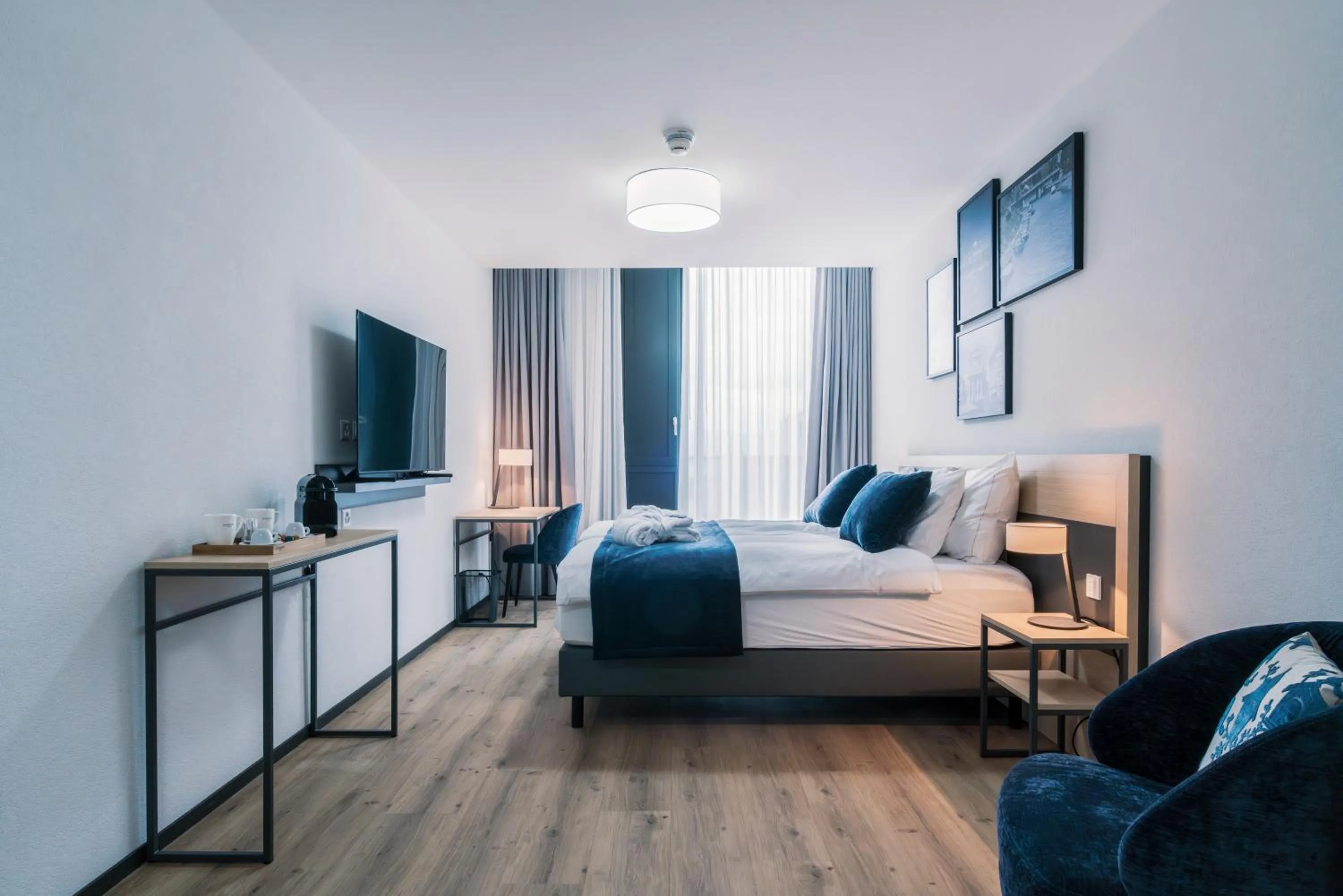 Photo of the whole room, Bed in YParc Hôtel