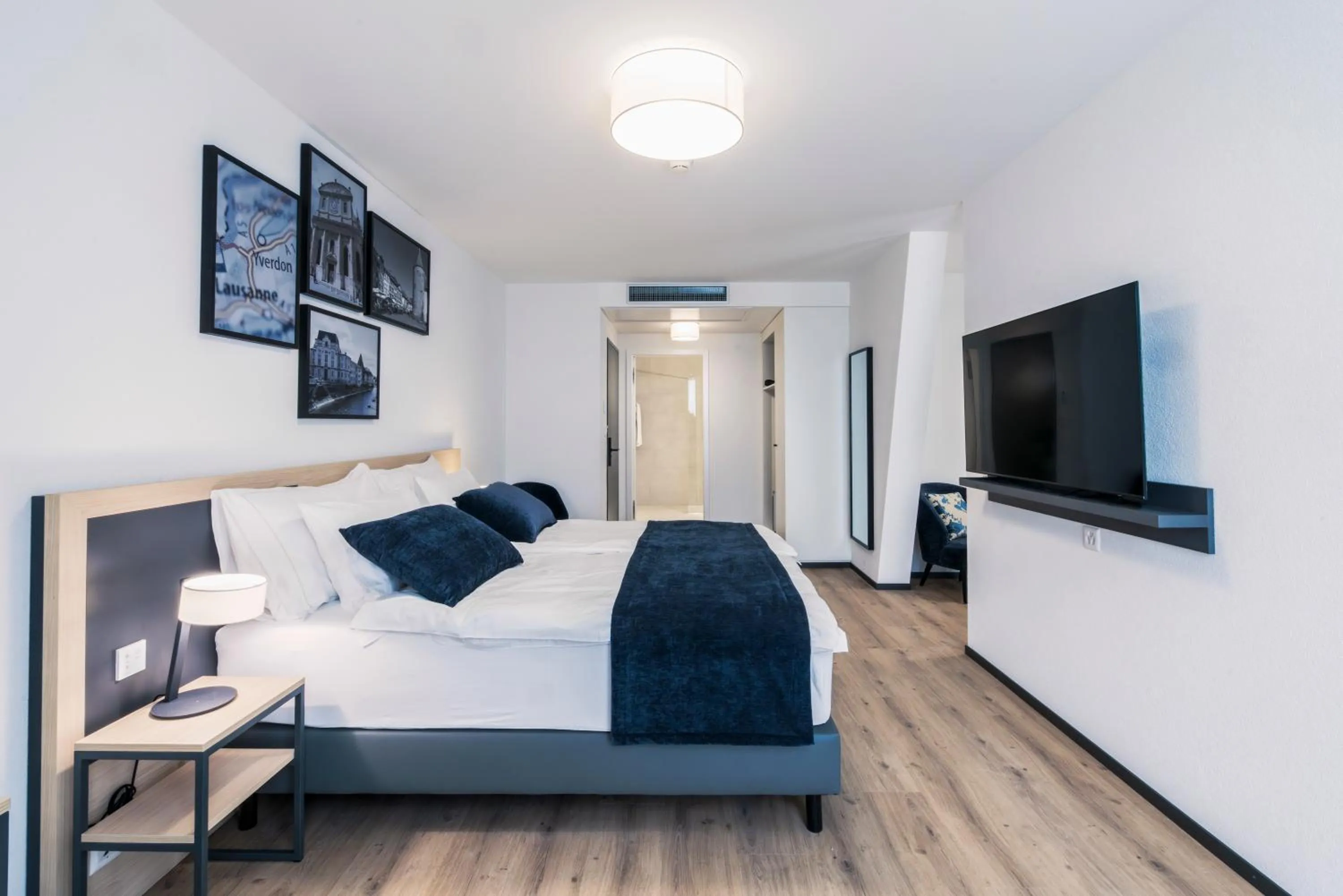 Photo of the whole room, Bed in YParc Hôtel