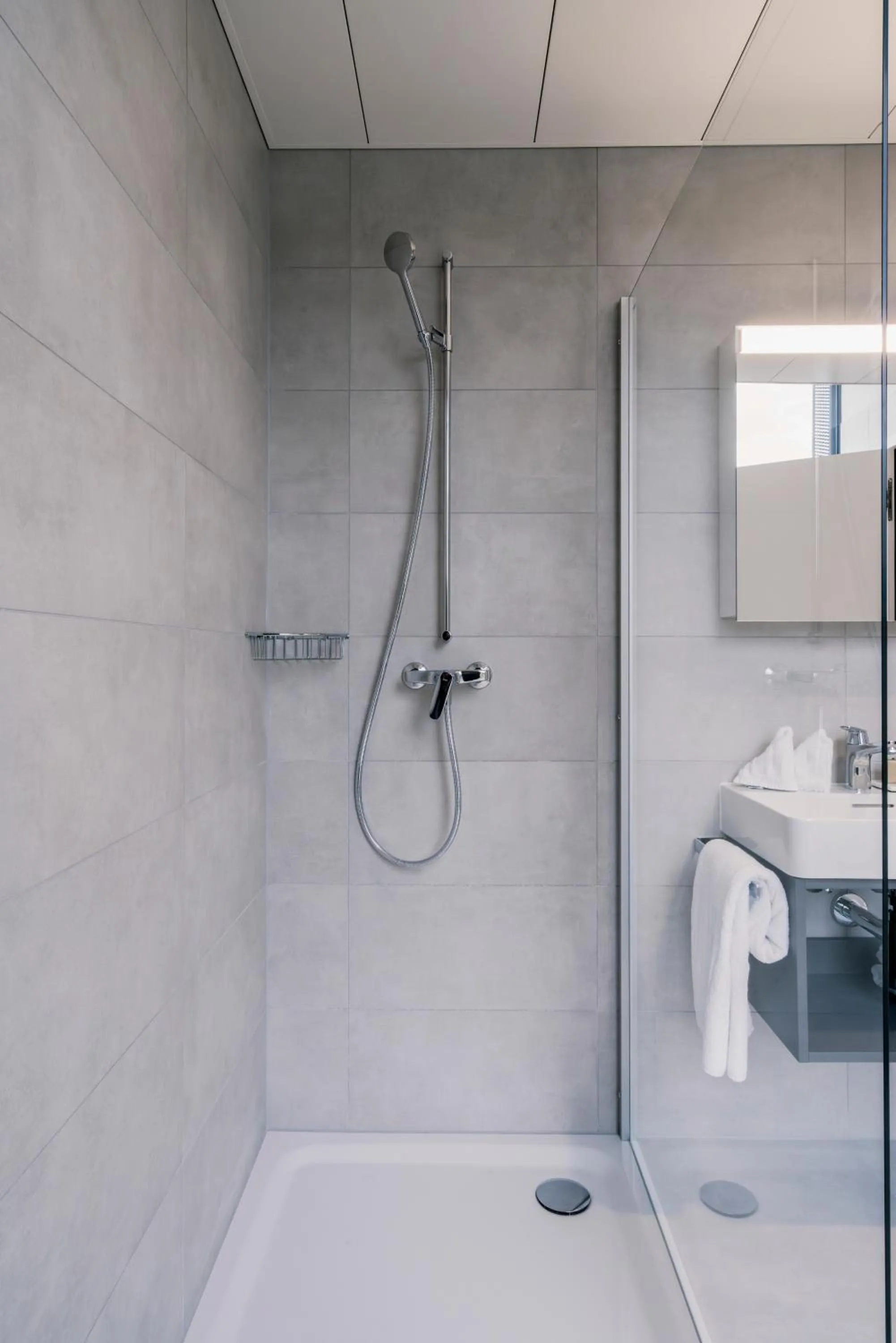 Shower in YParc Hôtel