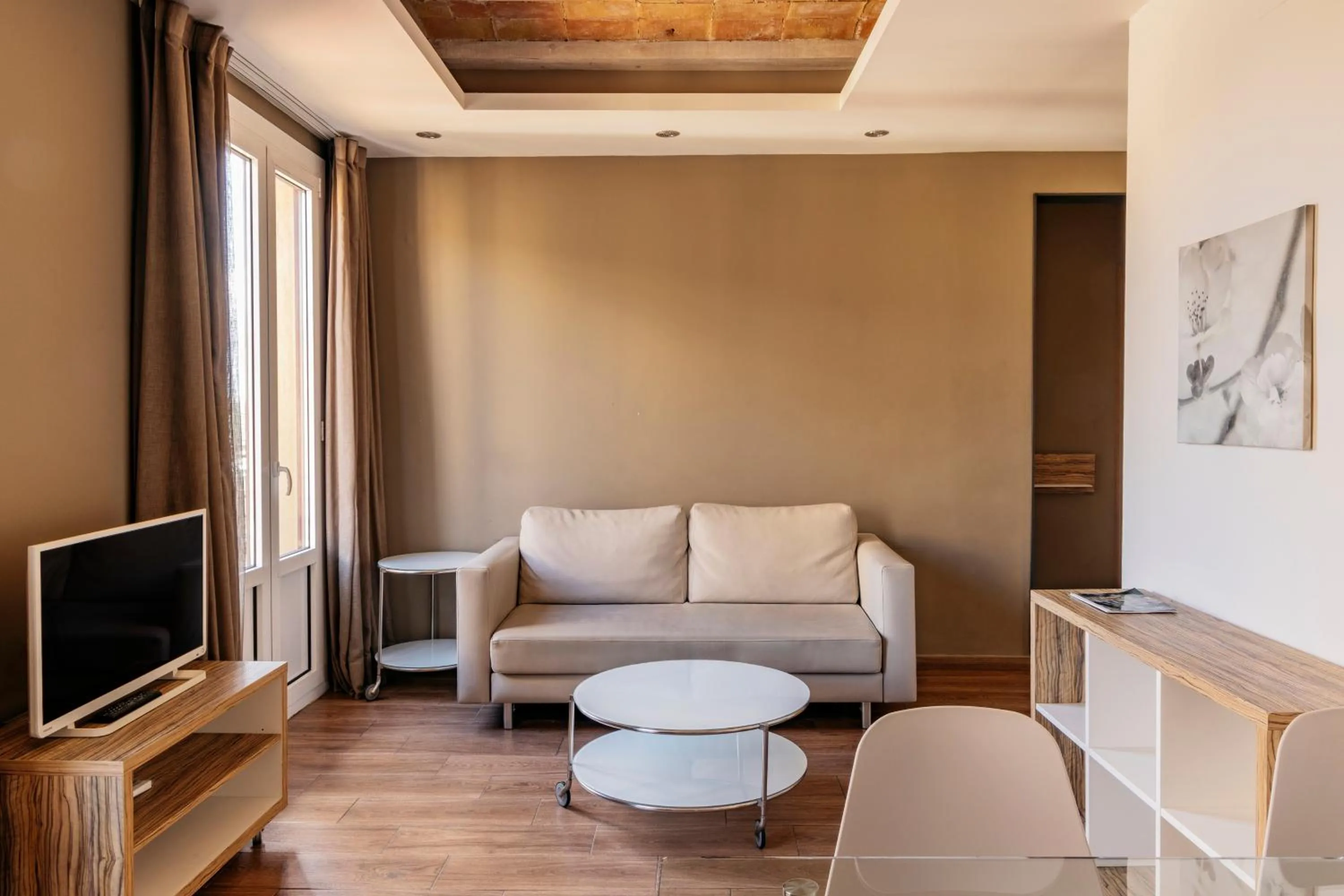 Dining area in Barcelona Apartment Milà