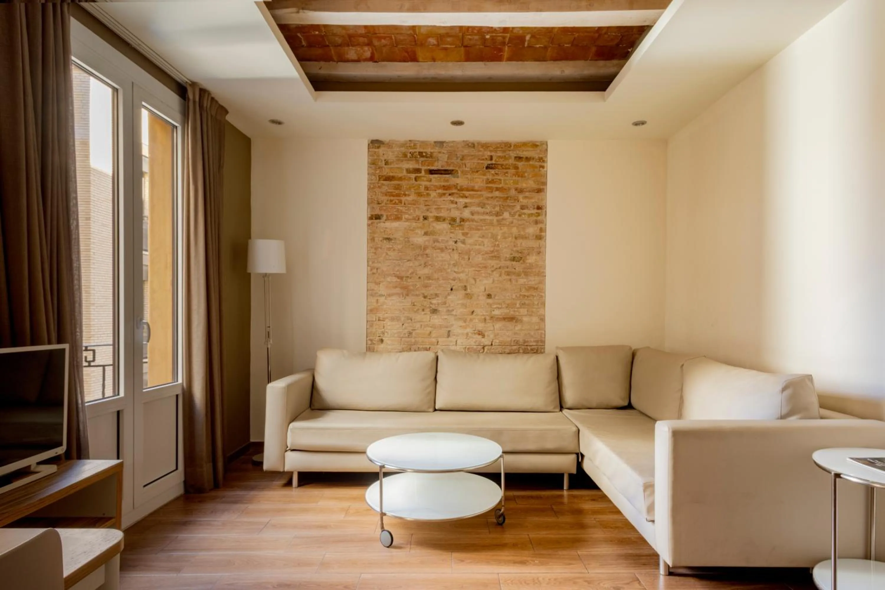Dining area in Barcelona Apartment Milà