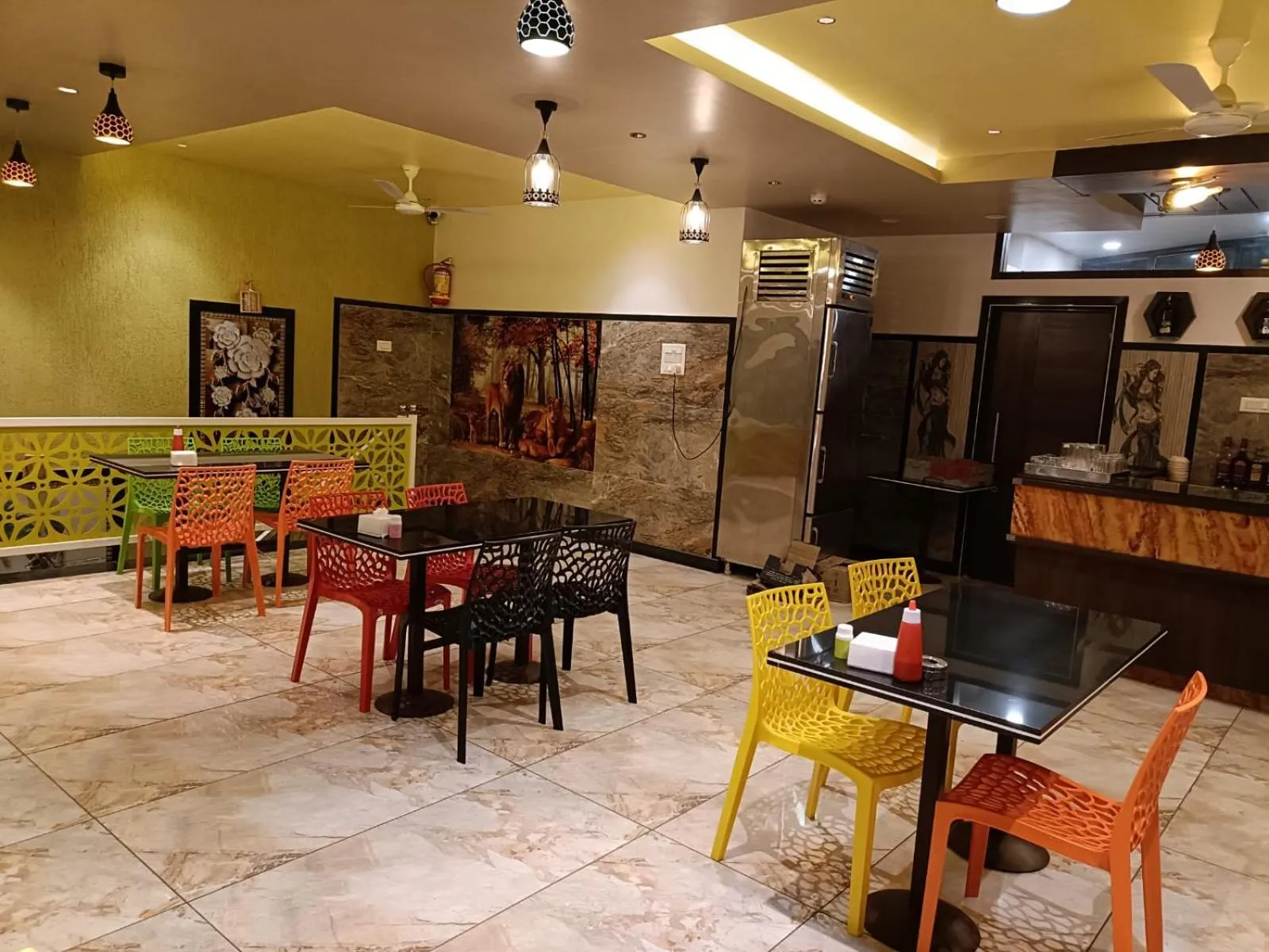 Restaurant/places to eat in Hotel Garuda Executive Latur