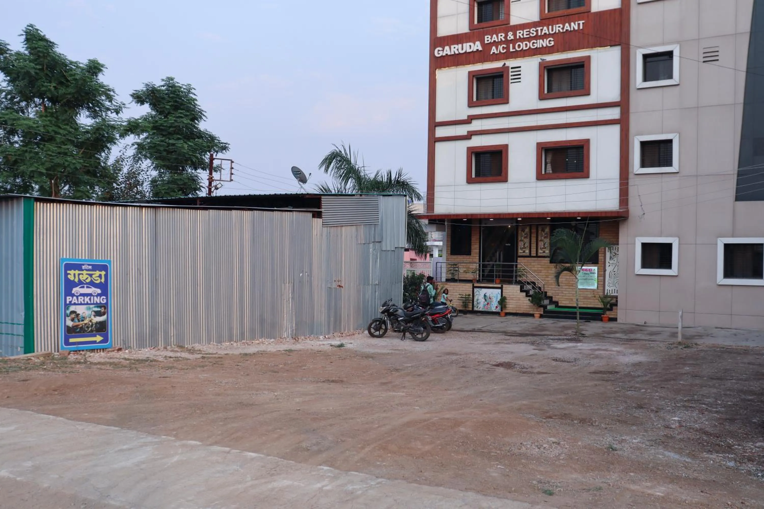 Parking in Hotel Garuda Executive Latur