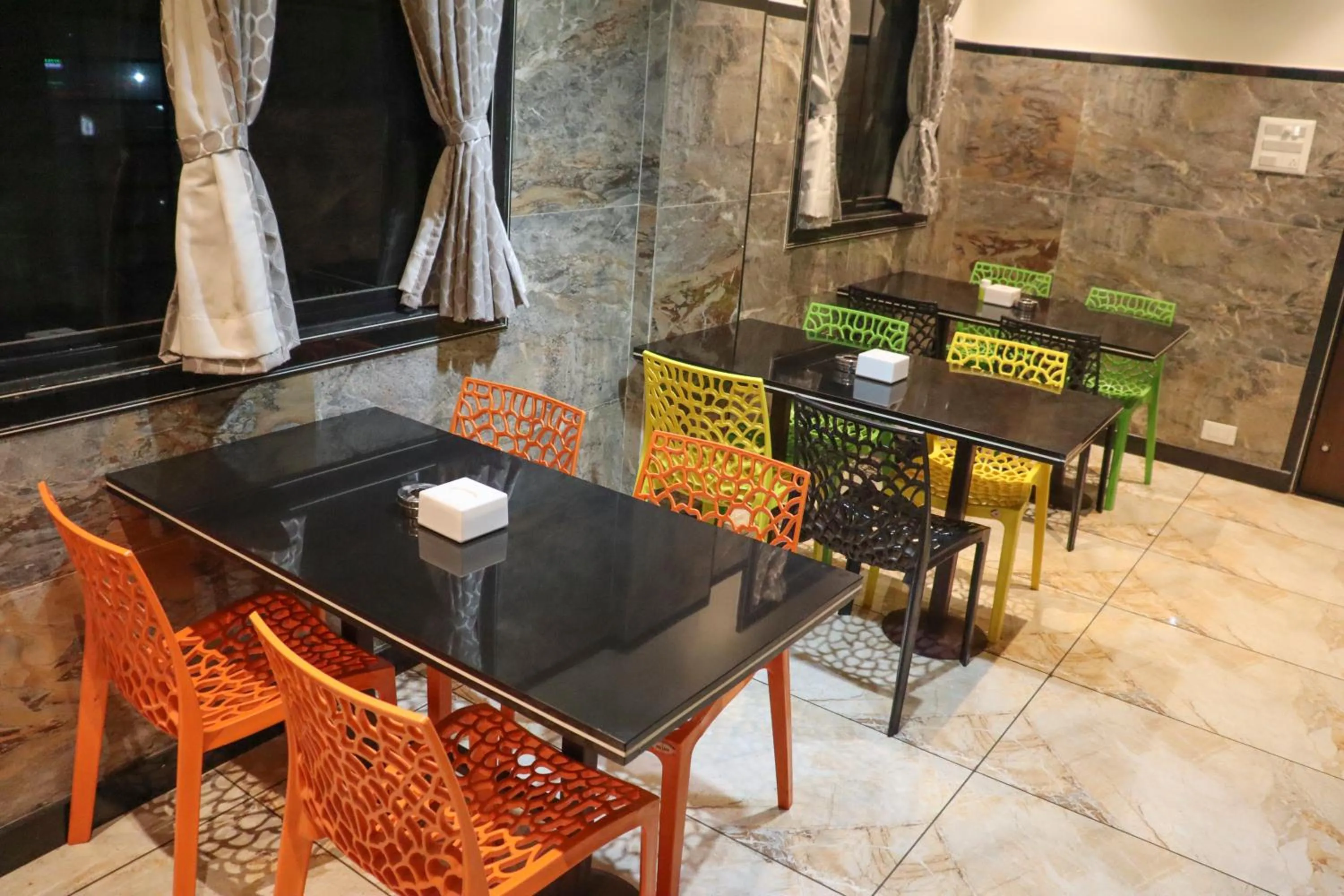 Restaurant/places to eat in Hotel Garuda Executive Latur