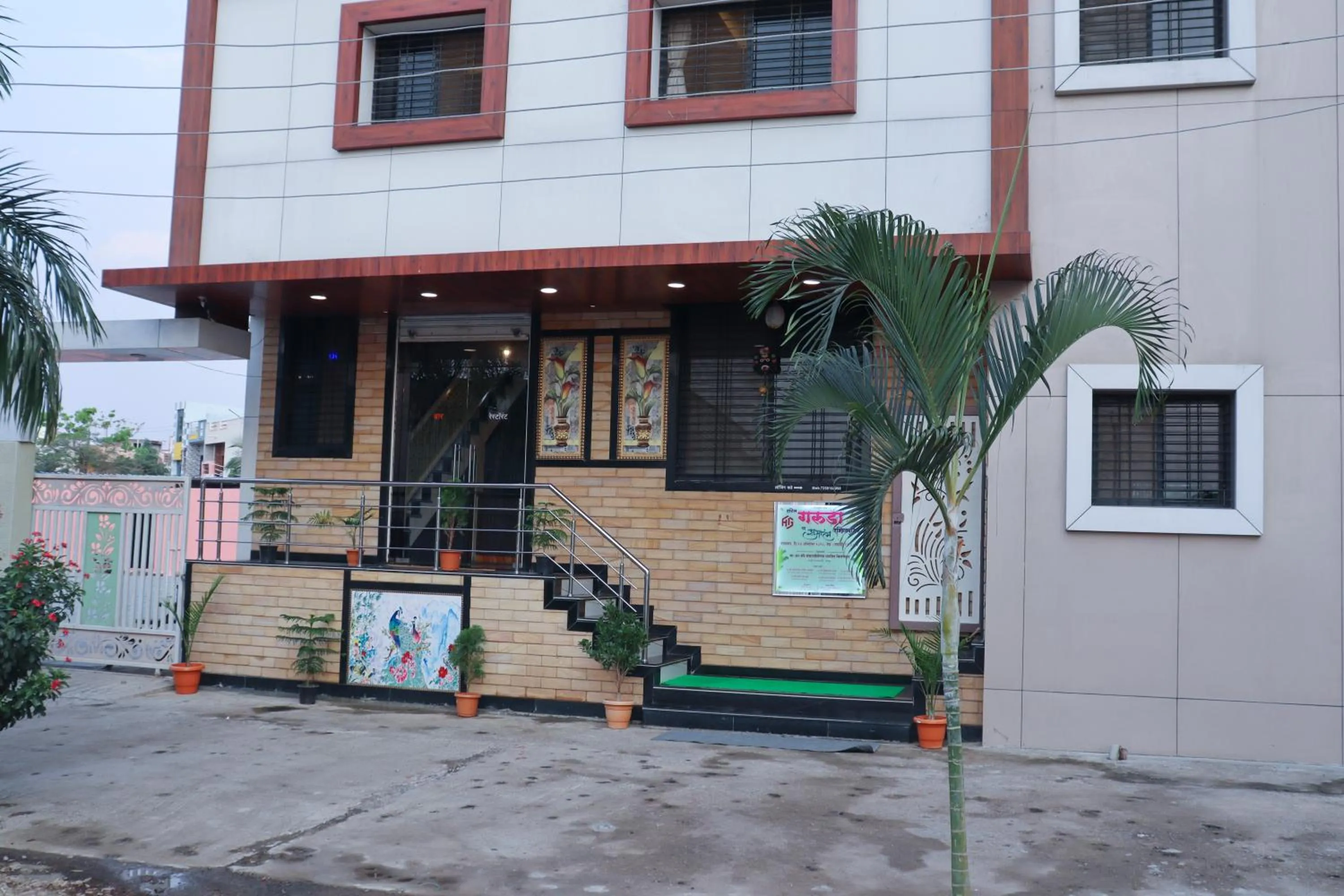 Facade/entrance in Hotel Garuda Executive Latur