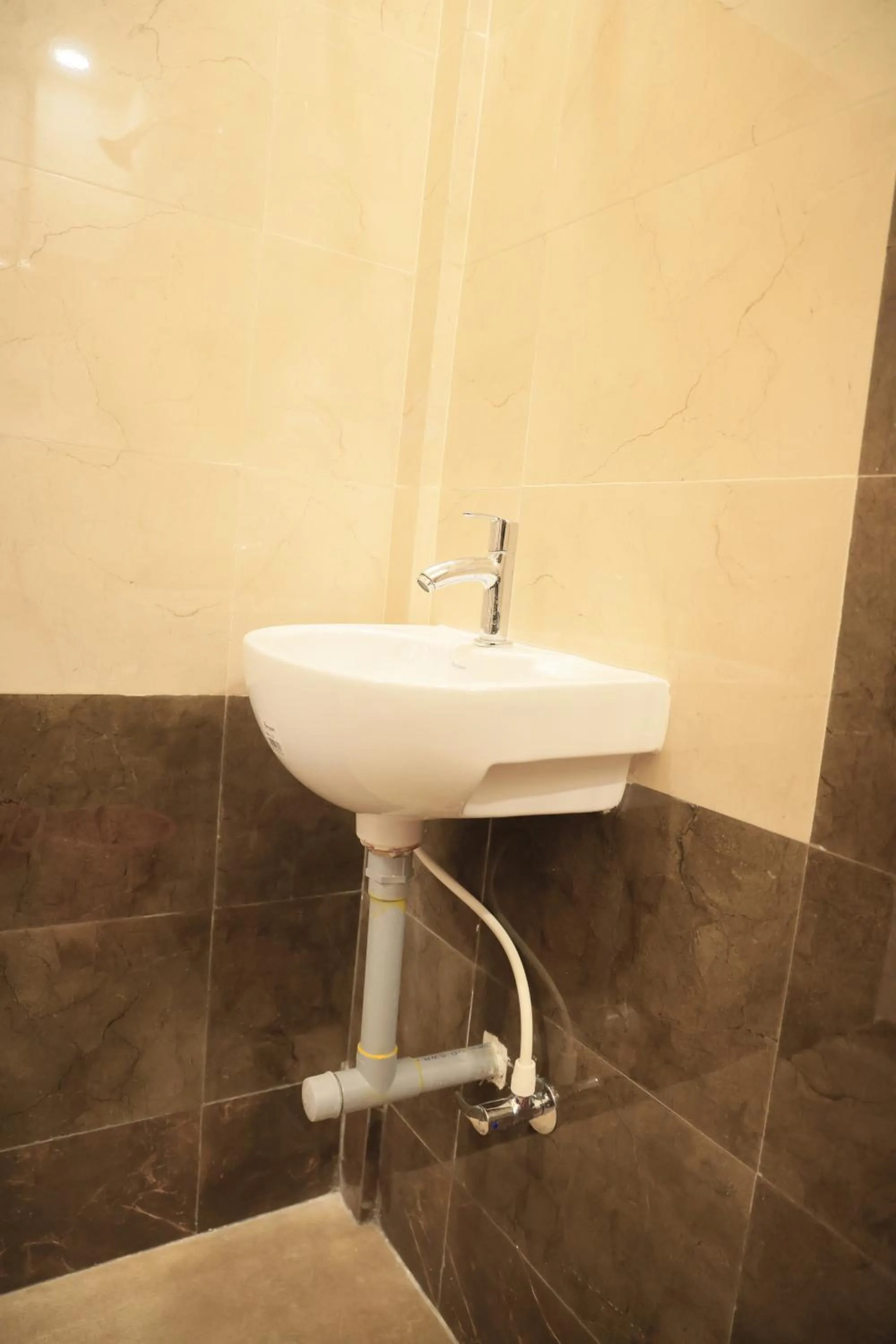 Bathroom in Hotel Garuda Executive Latur