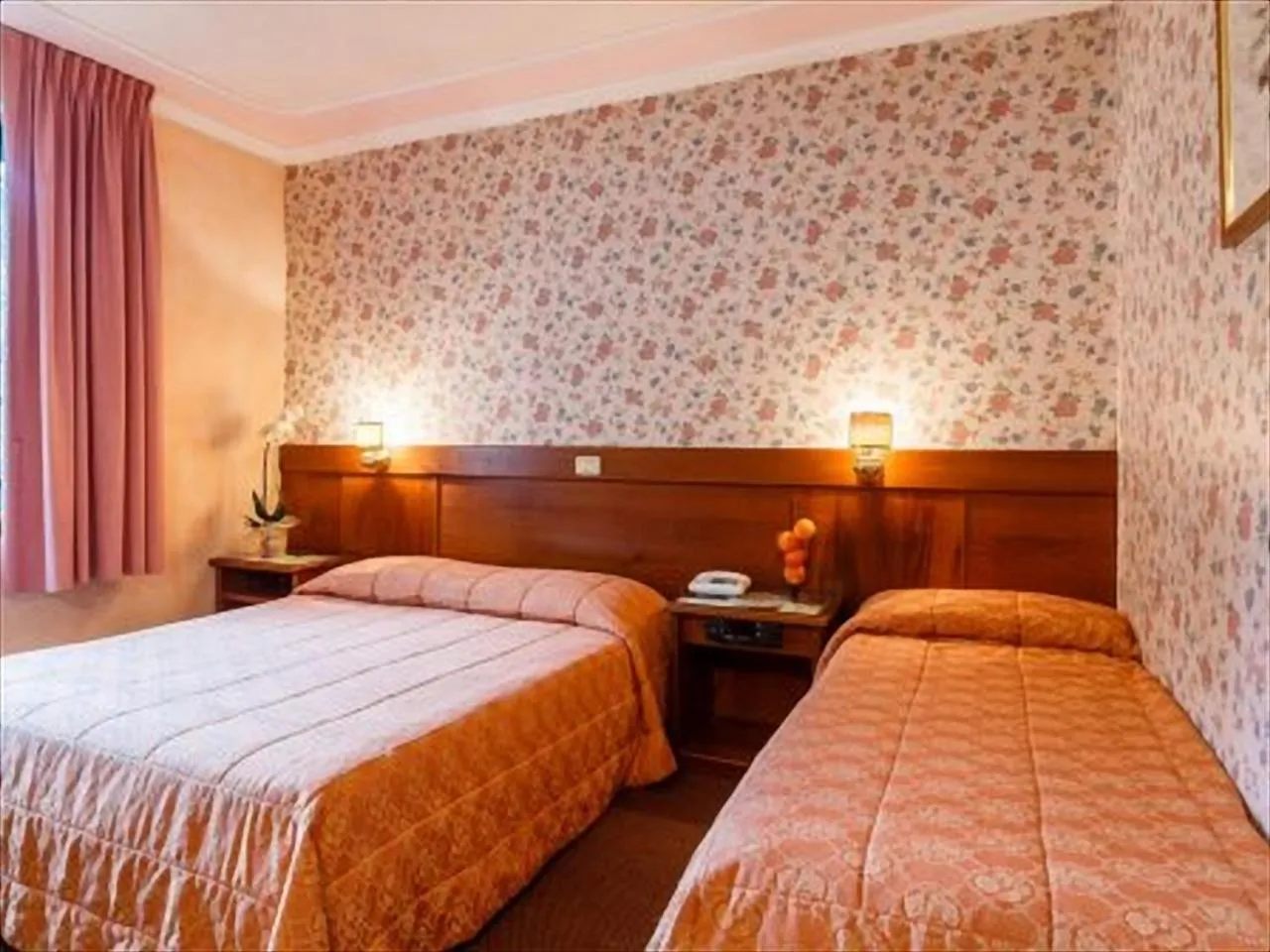 Bedroom, Bed in Albergo Santa Barbara