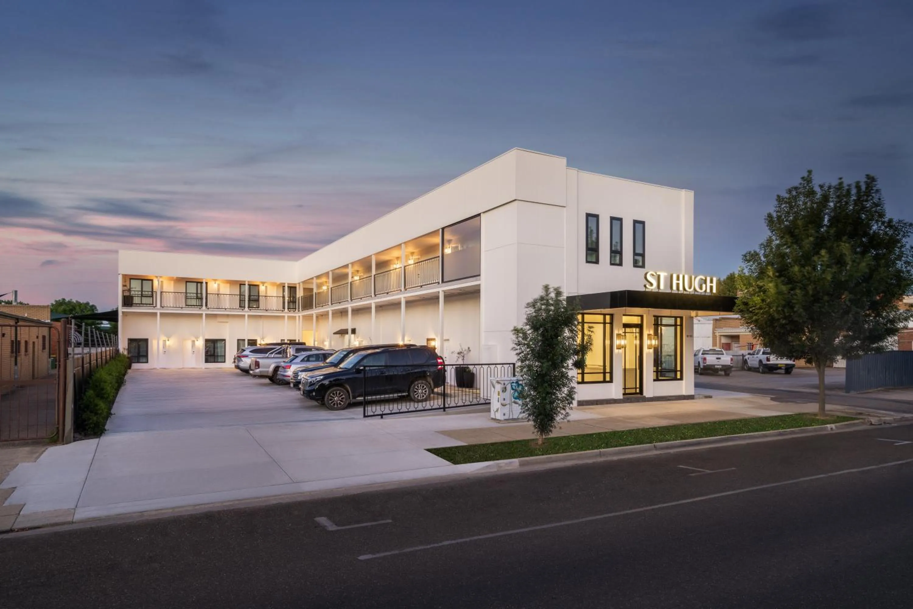 Property building in St Hugh Hotel Wagga Wagga