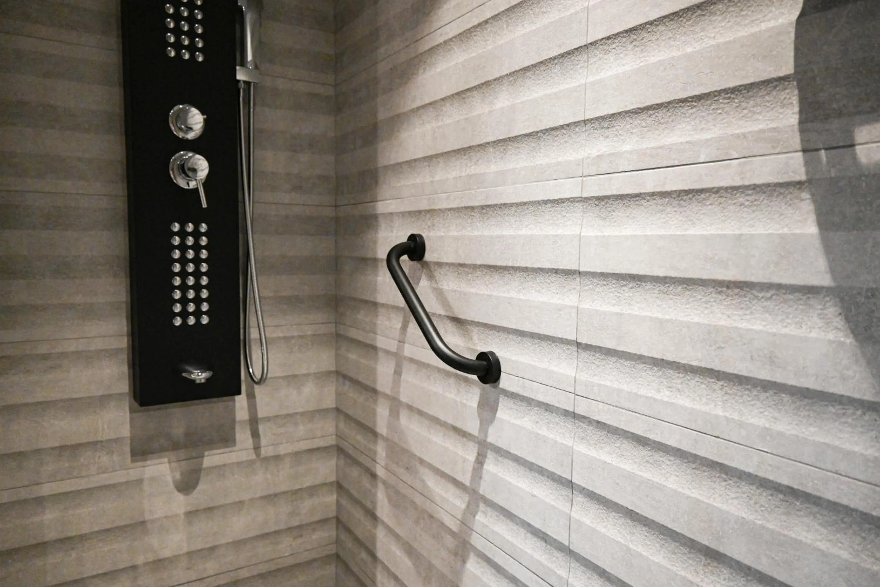 Hot Tub in Komody Apartments