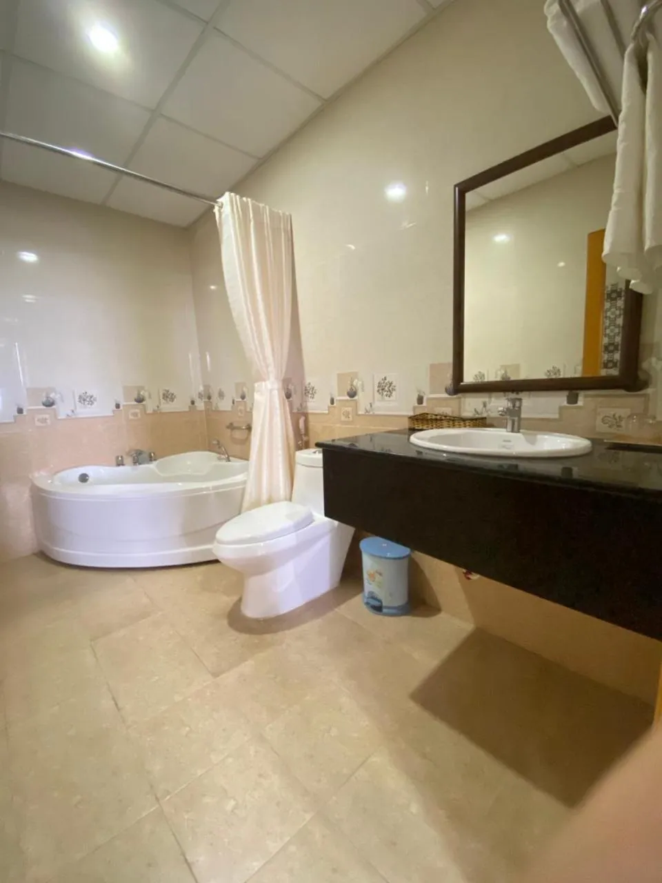 Bath in Linh Phuong 8 Hotel - 24 hours stay