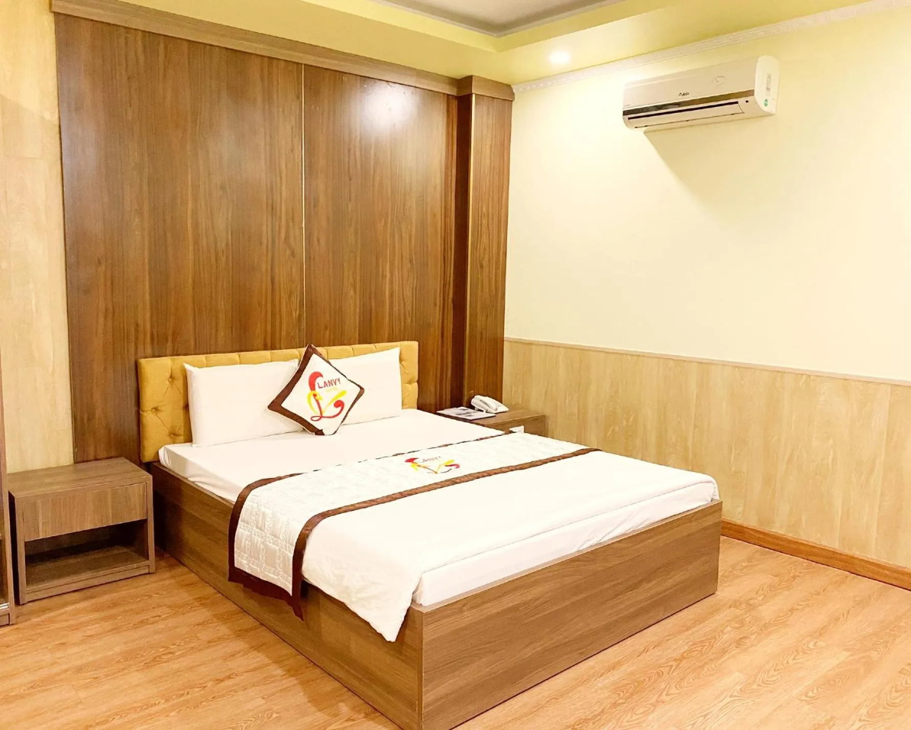 Bedroom, Bed in Linh Phuong 8 Hotel - 24 hours stay