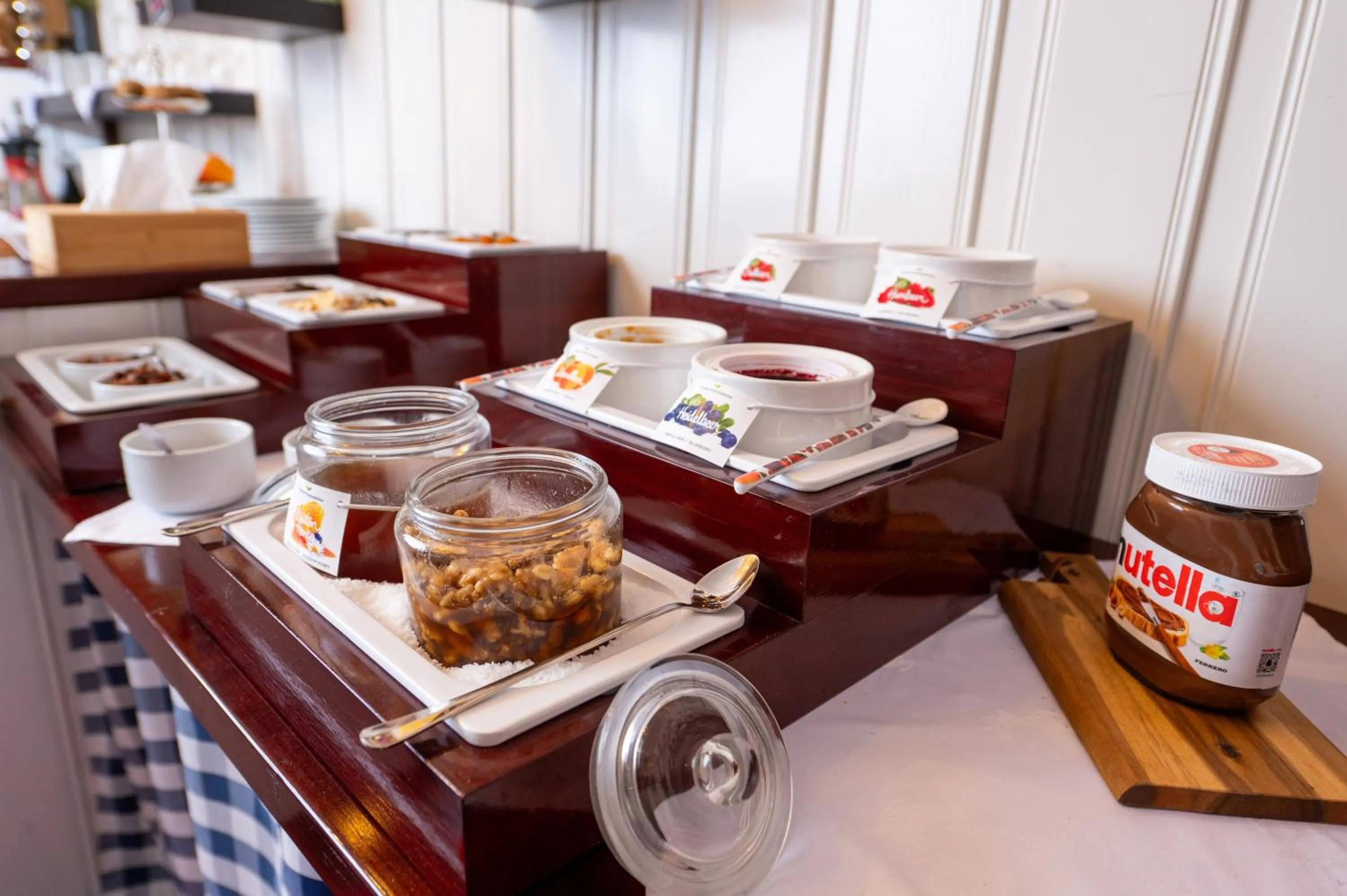 Breakfast in Design Hotel ALPENLIEBE - - - - Boutique-Flair - - - -