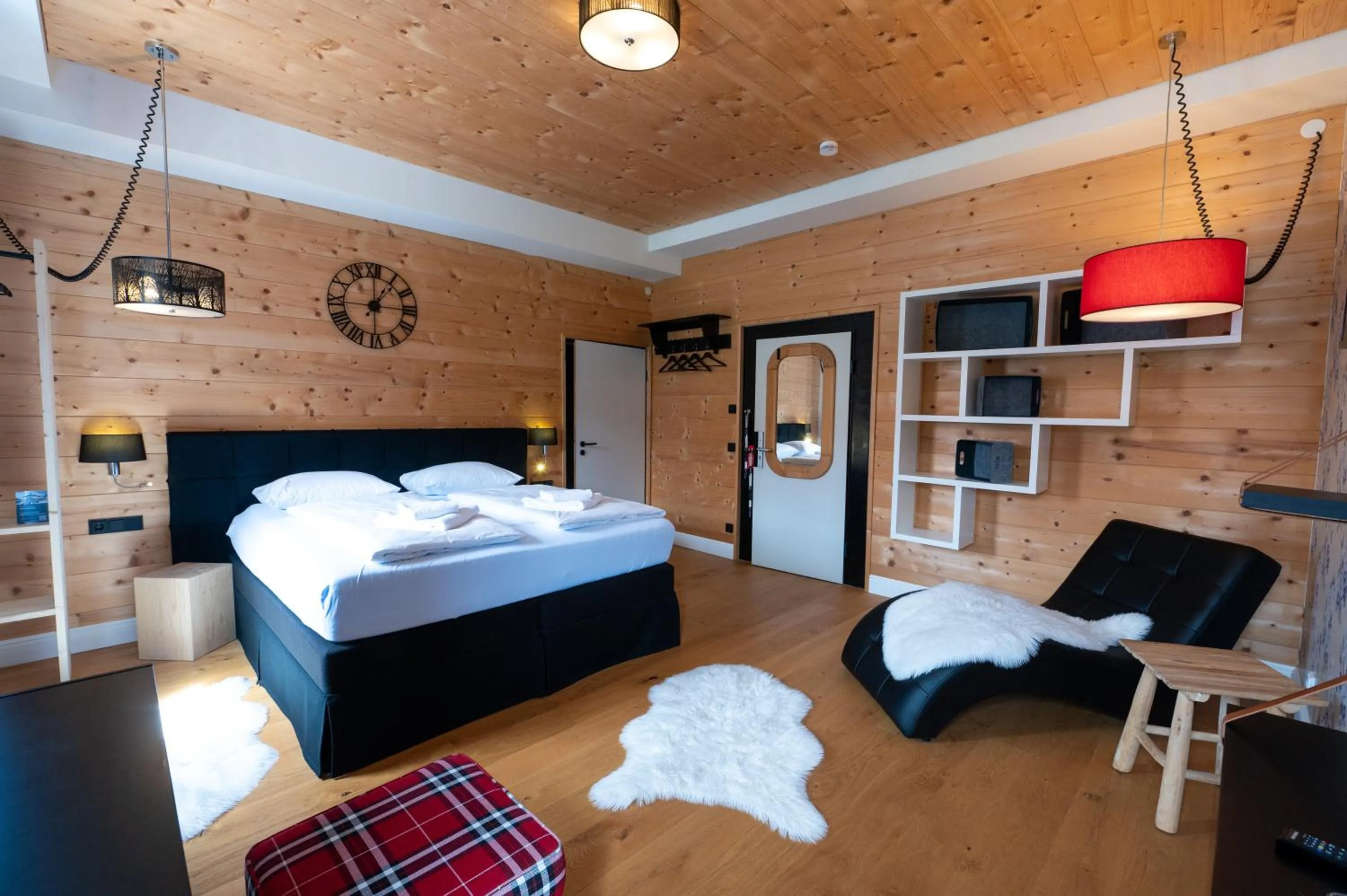 Photo of the whole room, Bed in Design Hotel ALPENLIEBE - - - - Boutique-Flair - - - -