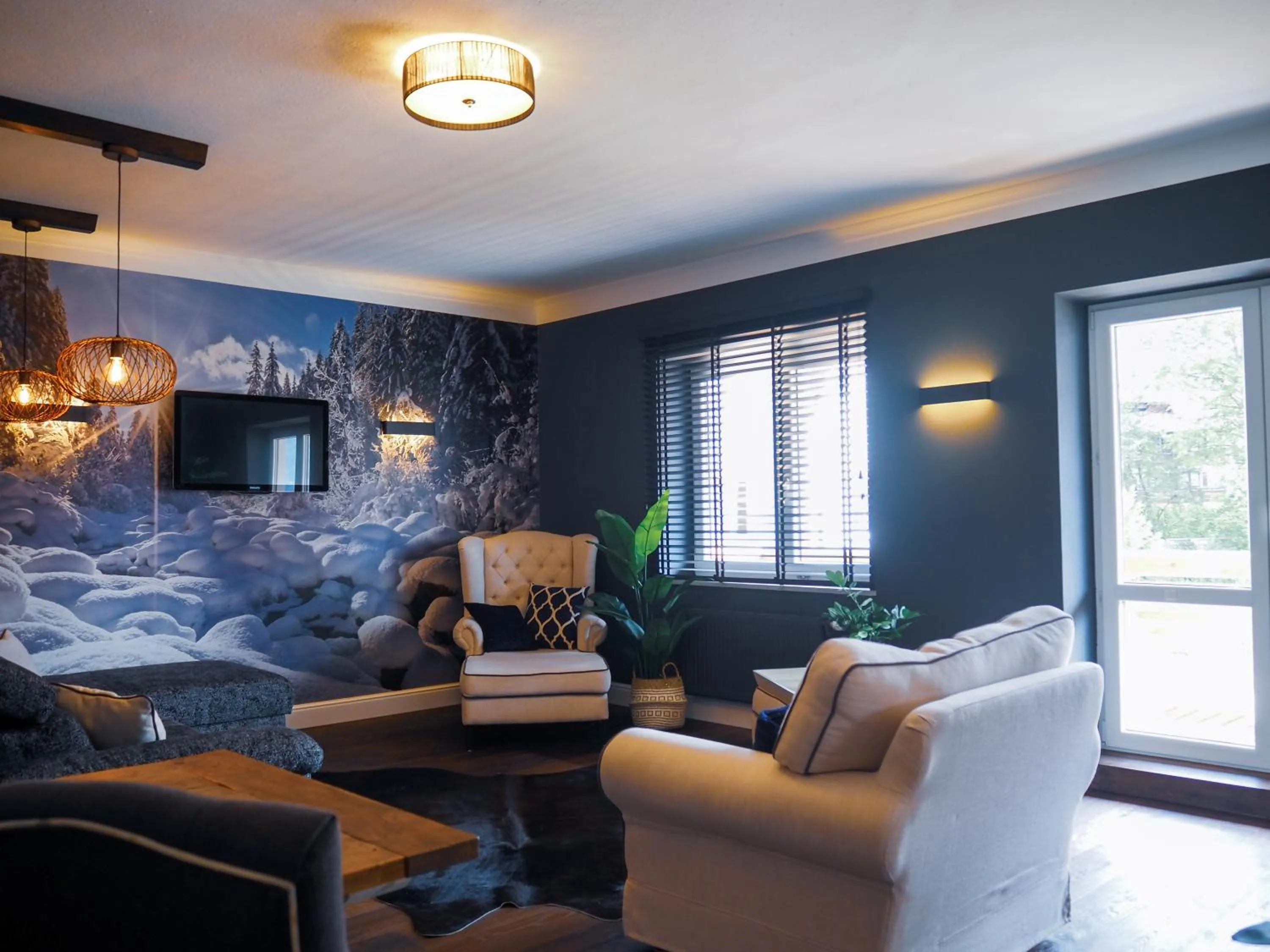 Staff in Design Hotel ALPENLIEBE - - - - Boutique-Flair - - - -