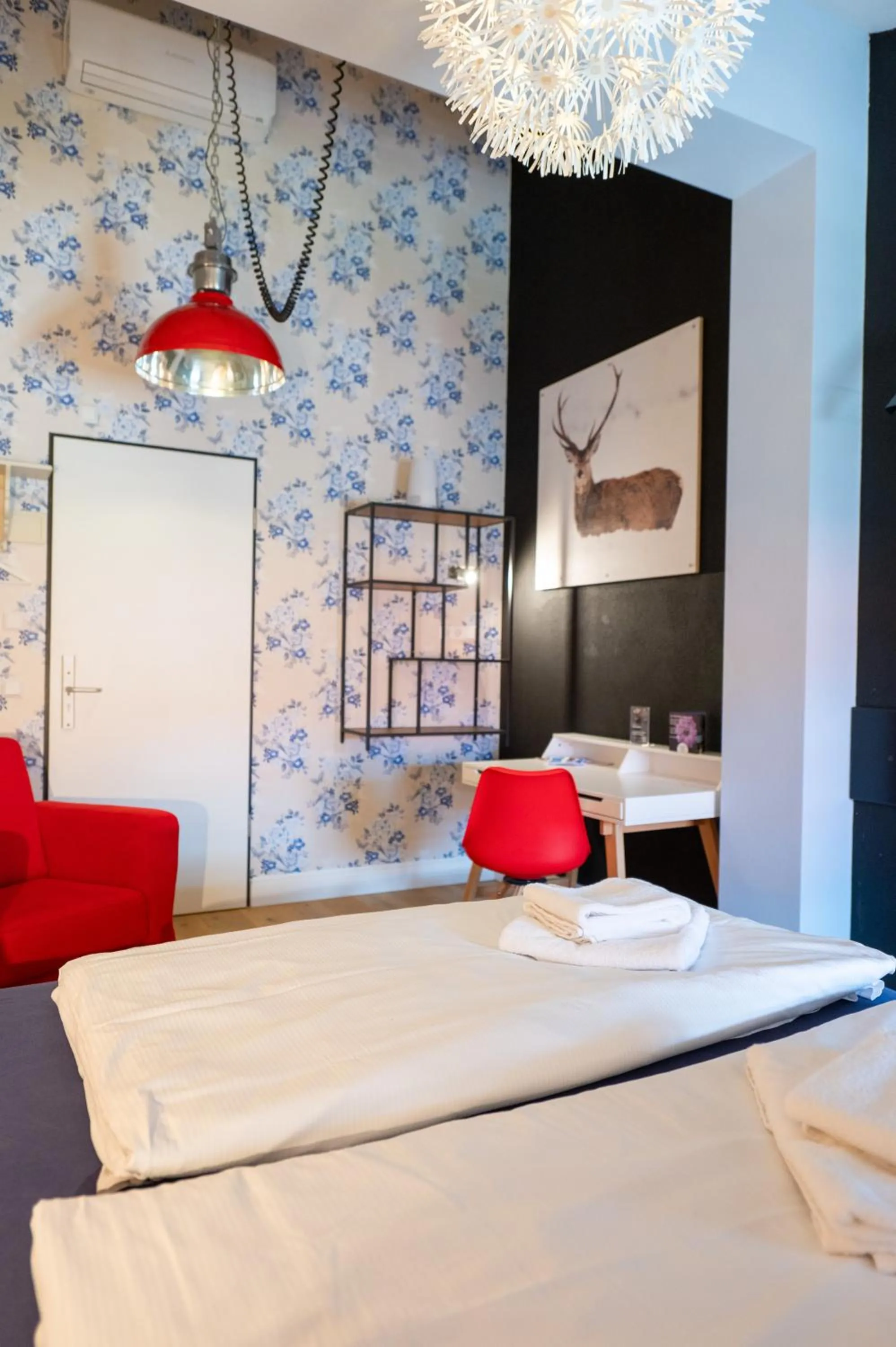 Photo of the whole room, Bed in Design Hotel ALPENLIEBE - - - - Boutique-Flair - - - -