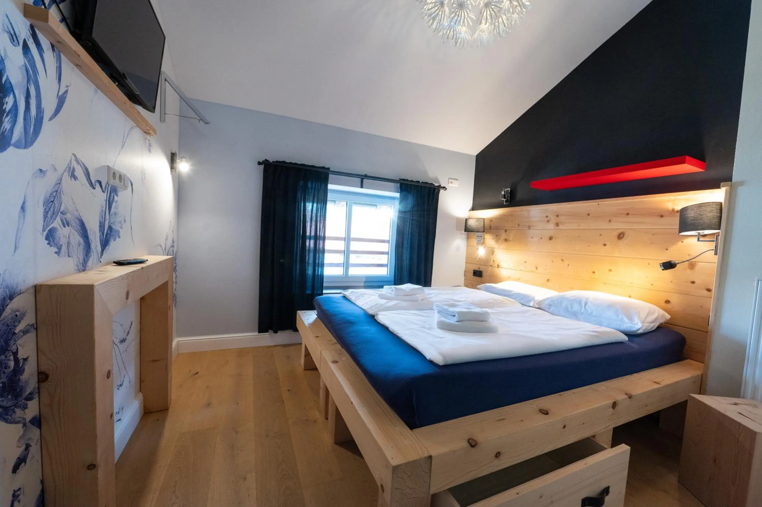 Photo of the whole room, Bed in Design Hotel ALPENLIEBE - - - - Boutique-Flair - - - -